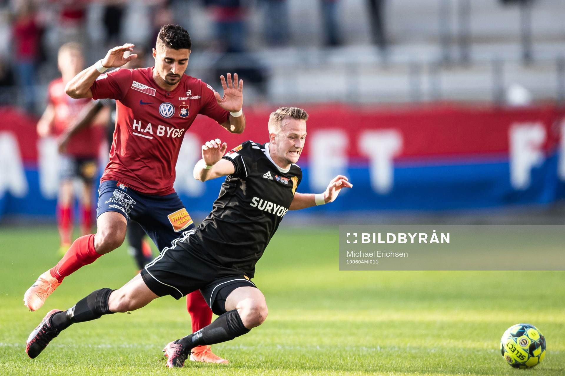 Örgrytes Ailton Almeida och Syrianskas Noi Olafsson