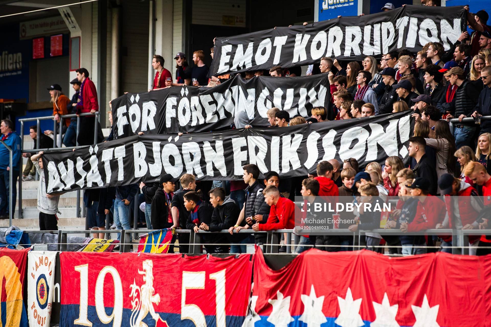 Örgrytes supportrar med banderoller