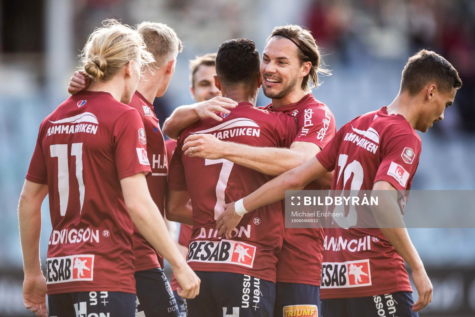 Örgrytes Ailton Almeida jublar med lagkamrater