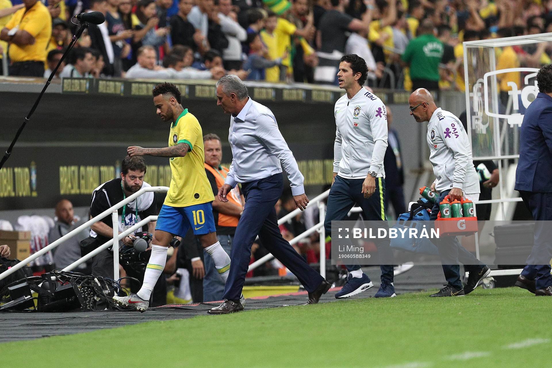 -- BRASILIA, June 6, 2019 -- Brazil s Neymar (1st L) walks