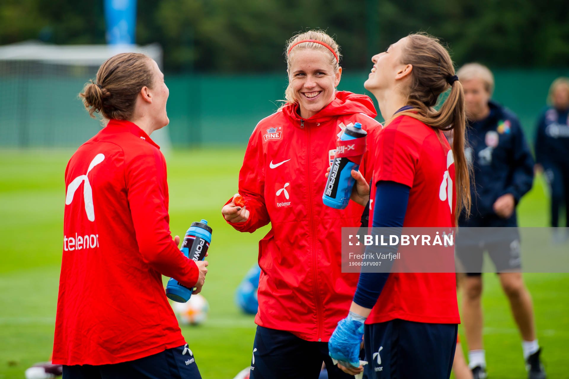 Isabell Lehn Herlovsen, Elise Hove Thorsnes and goalkeeper