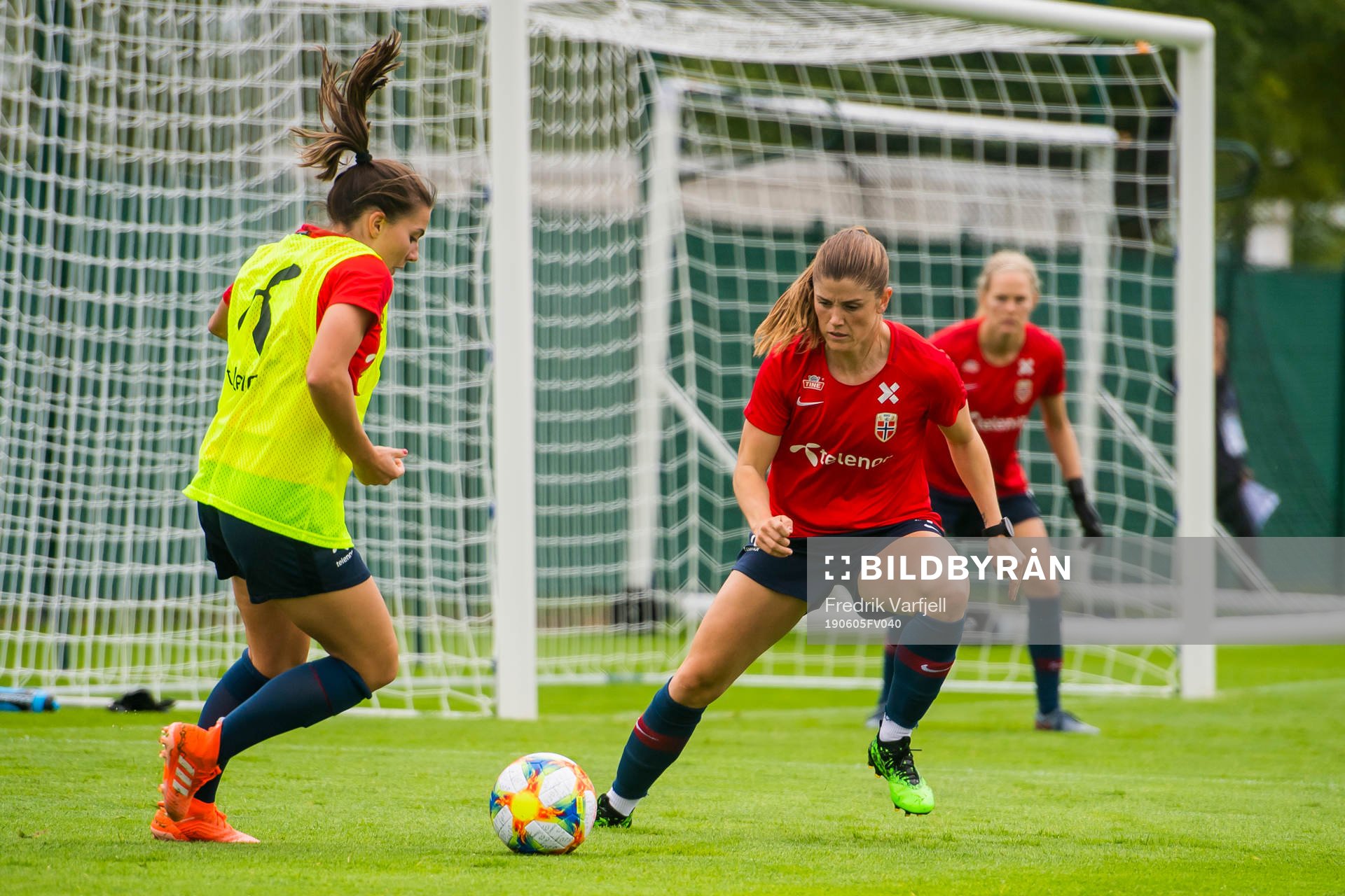 Cecilie Redisch Kvamme and Maren Nævdal Mjelde of Norway