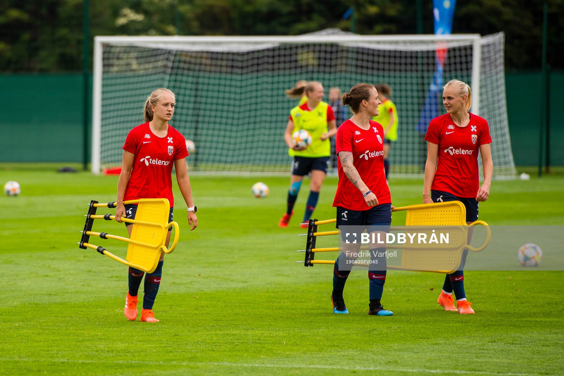 Amalie Vevle Eikeland, Isabell Lehn Herlovsen and Karina