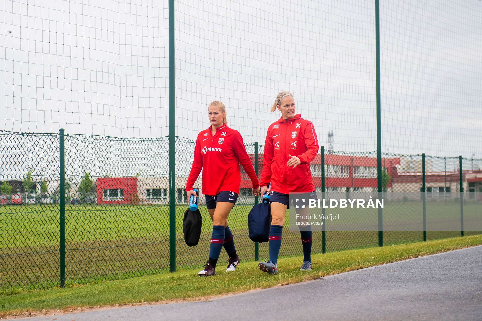 Lisa-Marie Karlseng Utland and goalkeeper Ingrid Hjelmseth