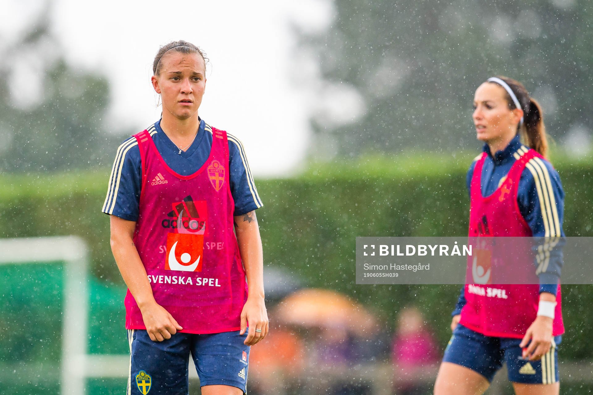 Julia Zigiotti Olme and Kosovare Asllani of Swedish
