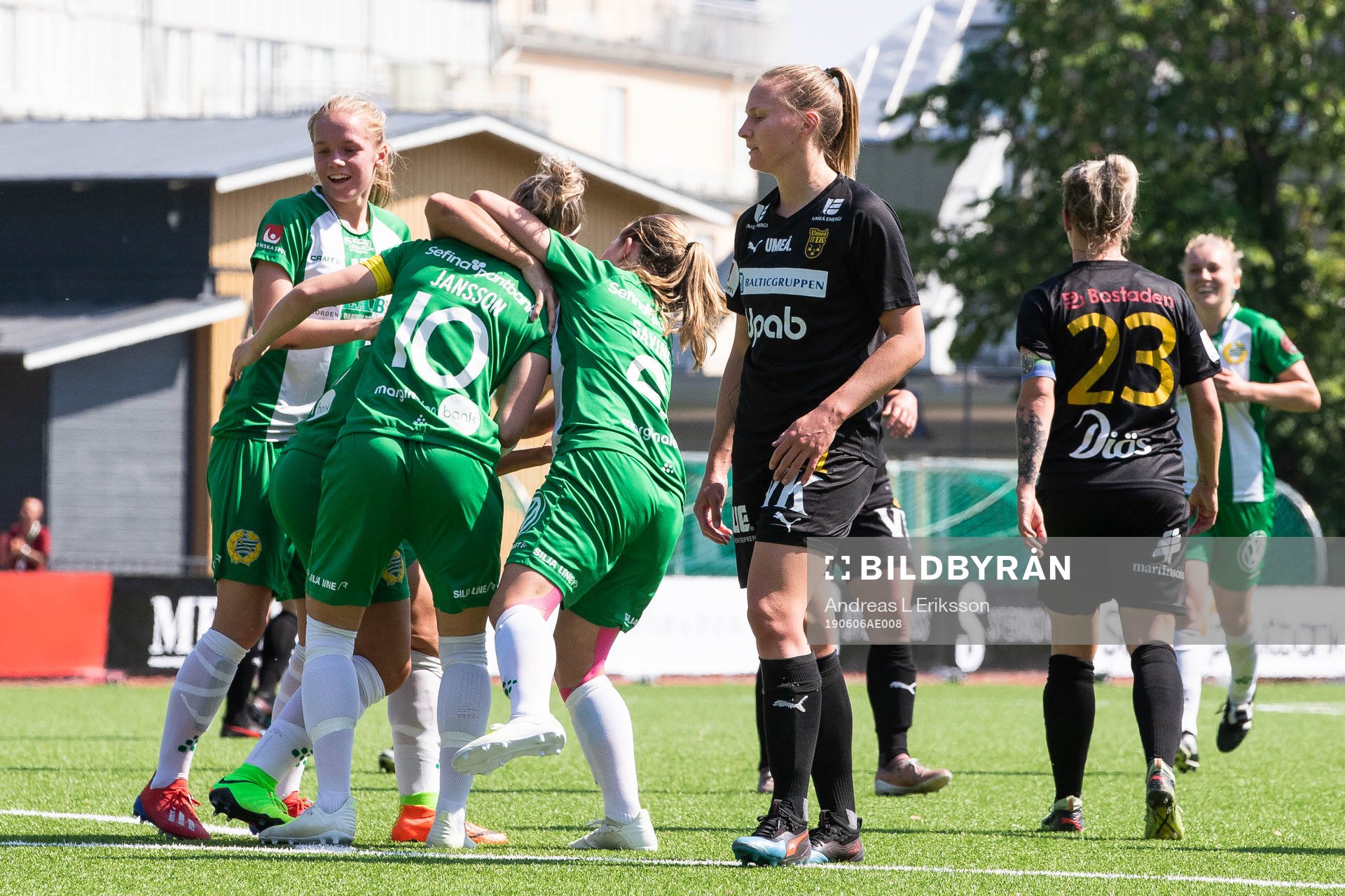 Umeås Rachel Bloznalis deppar medan Hammarbys Louise