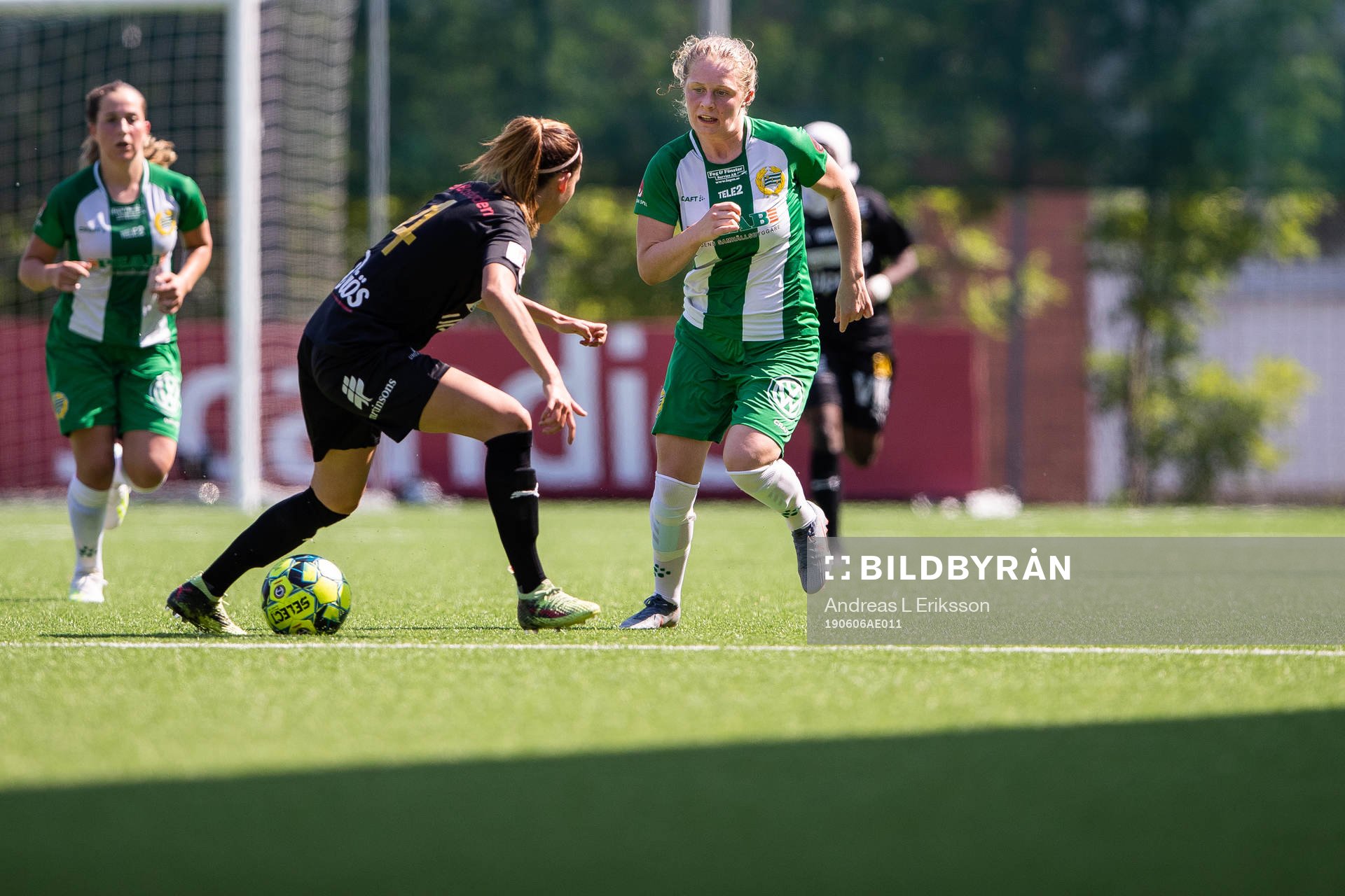 Umeås Jasmin Nejati och Hammarbys Emilia Larsson