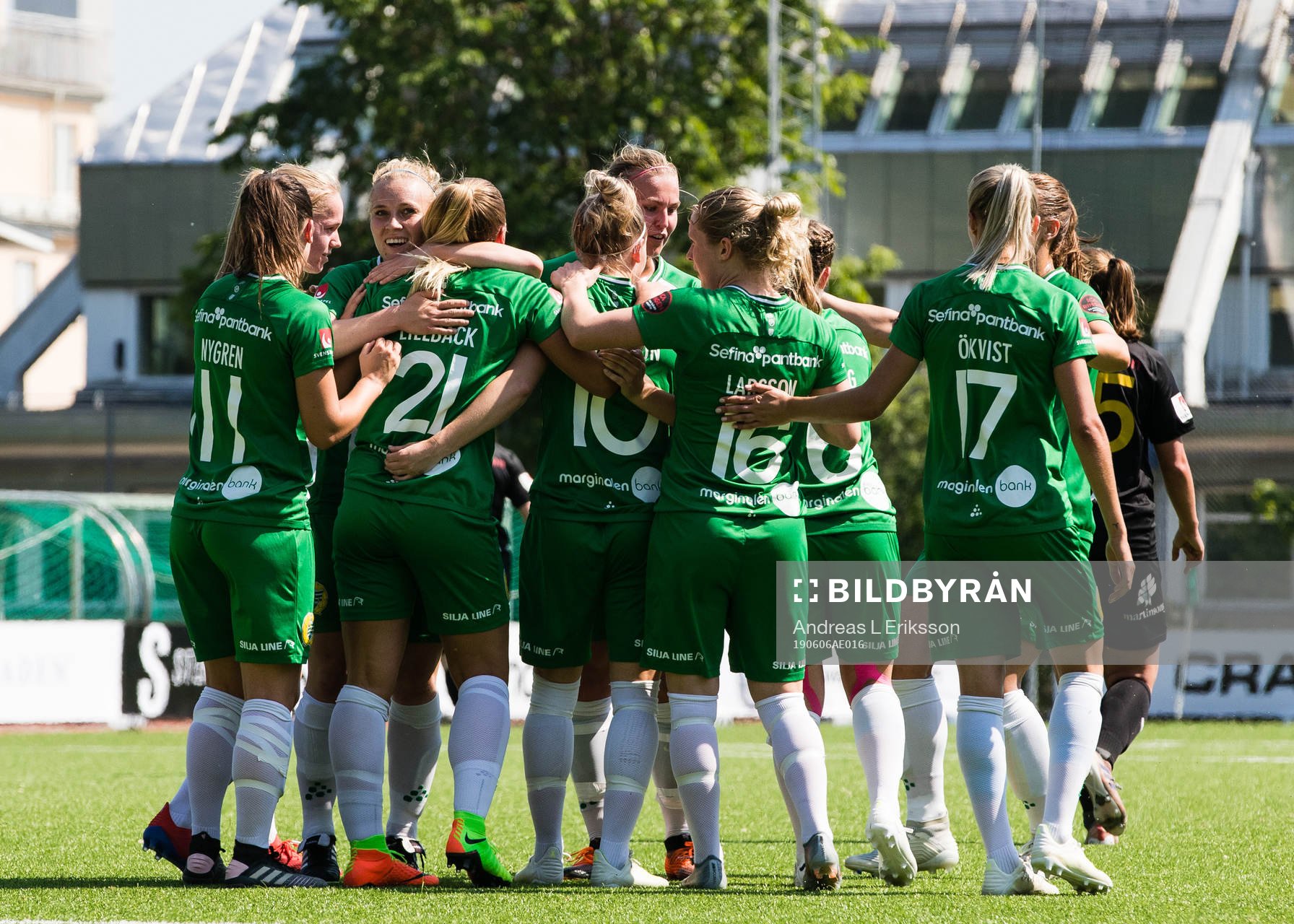 Hammarbys spelare jublar