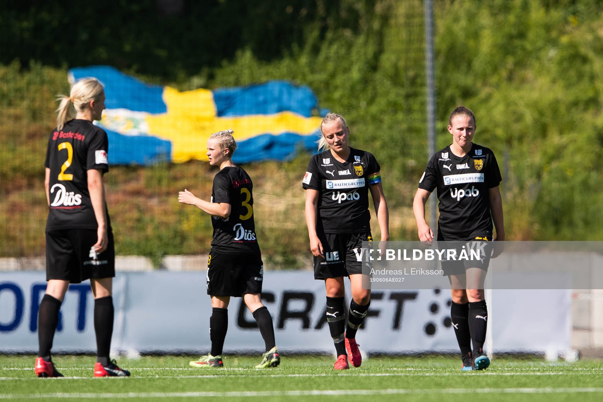 Umeås Wilma Carlsson och Rachel Bloznalis deppar