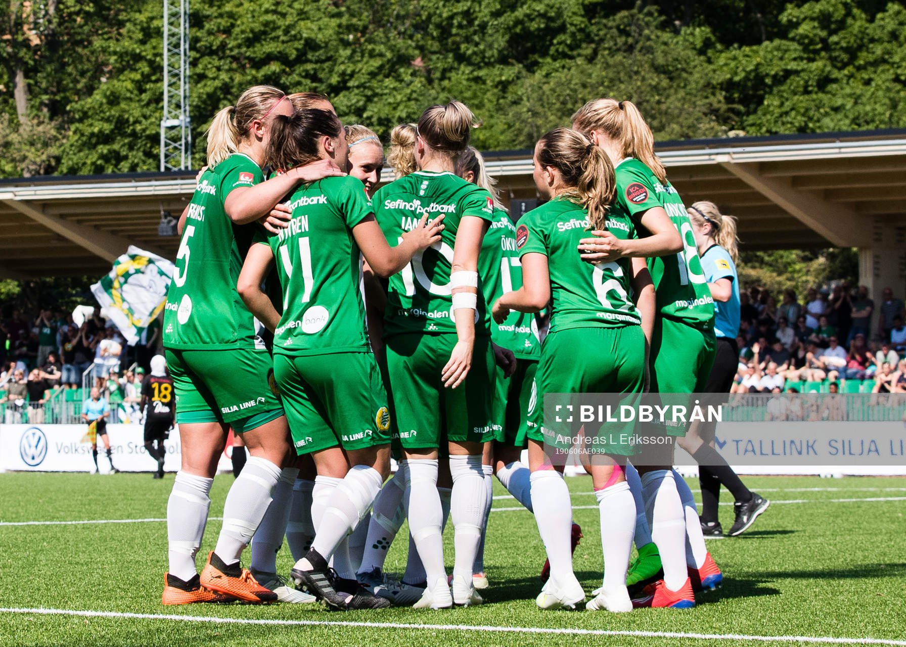 Hammarbys spelare jublar