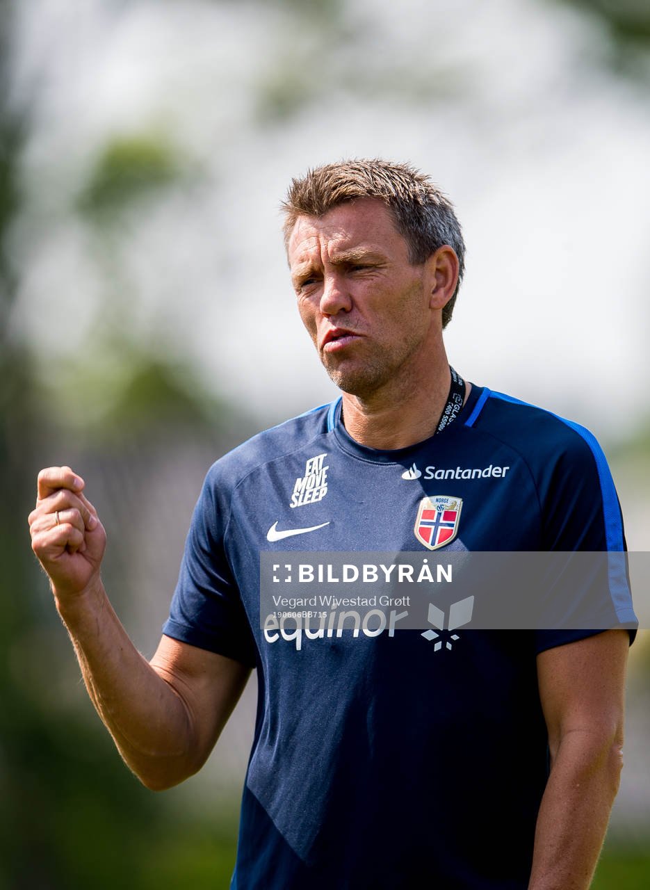 Gunnar Halle, head coach of Norway G19, during a training session on June 6, 2019 in Tønsberg.