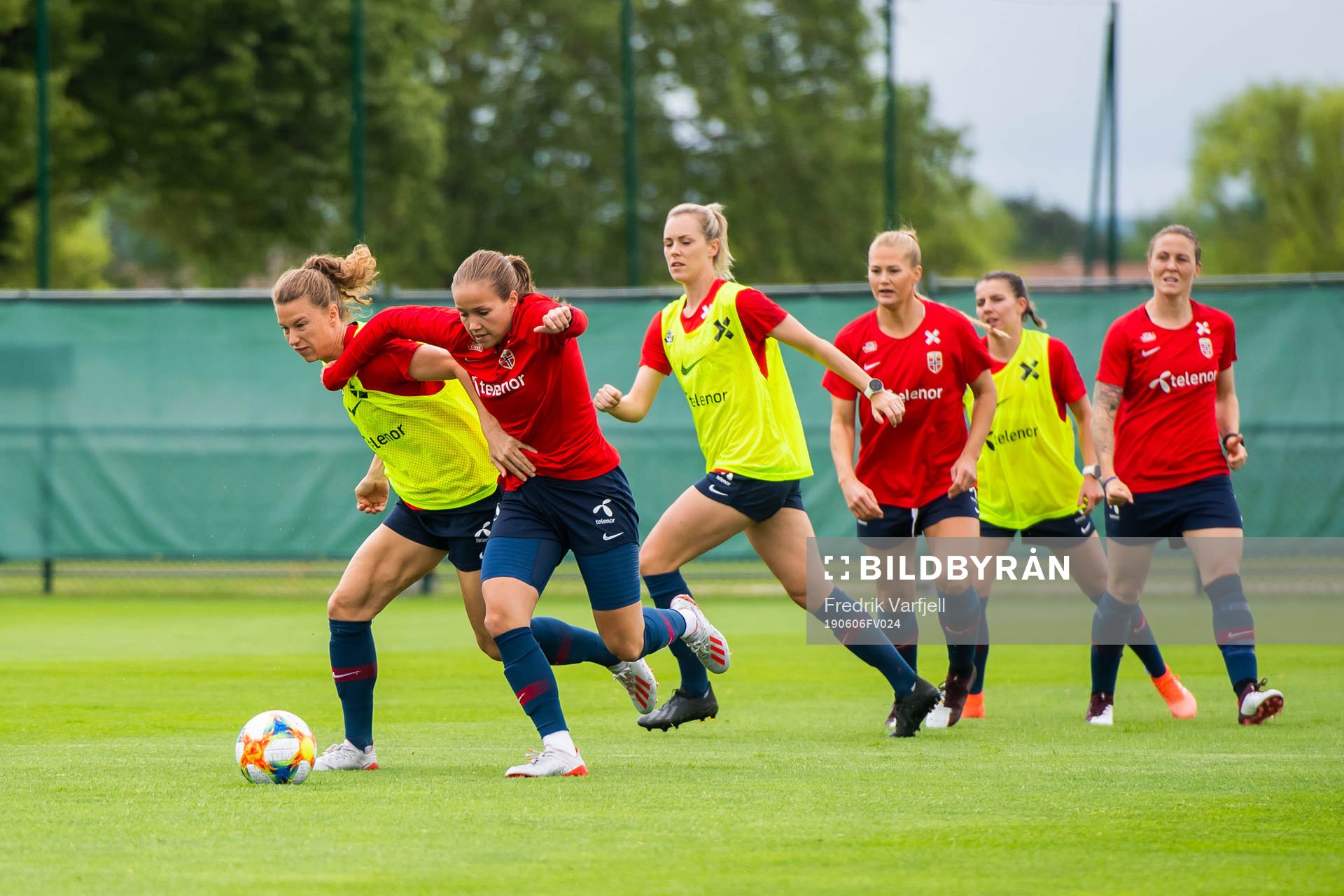 Synne Skinnes Hansen and Guro Reiten of Norway