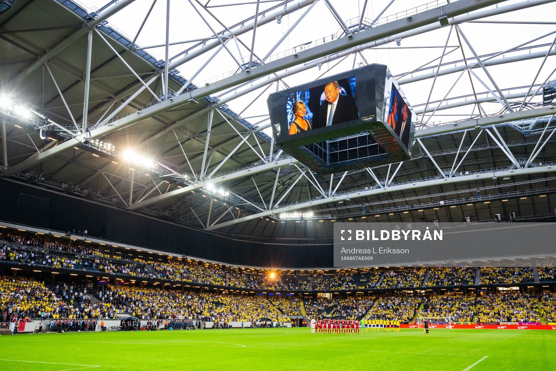 A silent minute to honor former UEFA president Lennart
