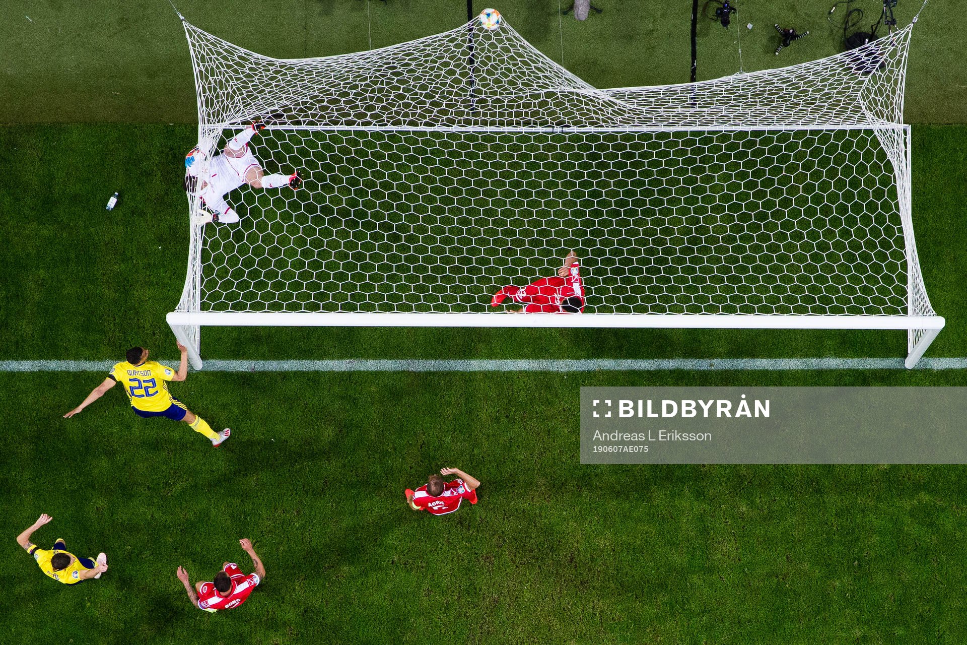 Robin Quaison of Sweden scores 1-0