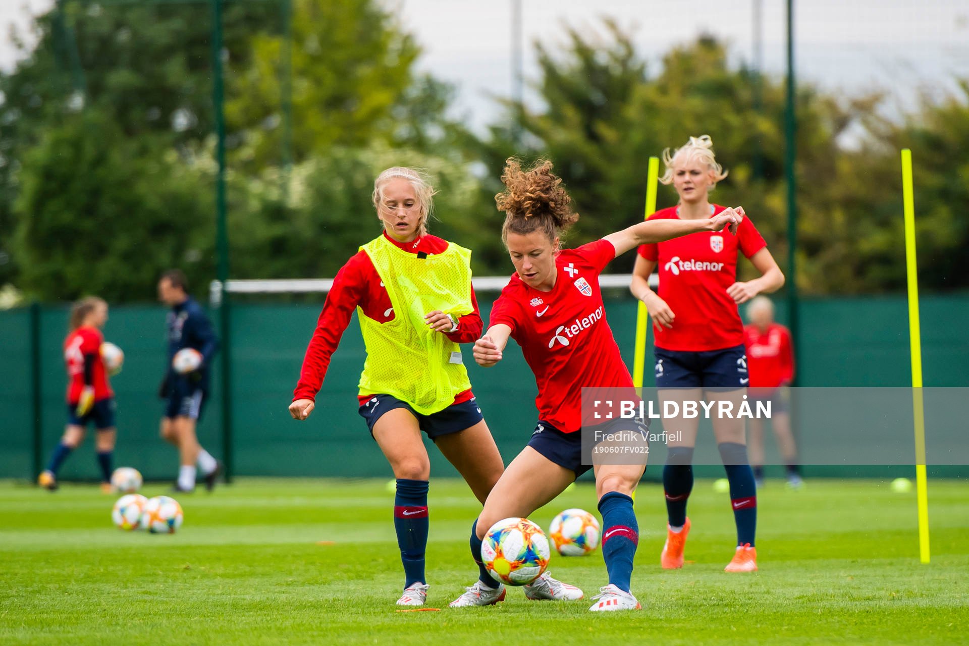 Amalie Vevle Eikeland and Synne Skinnes Hansen of Norway