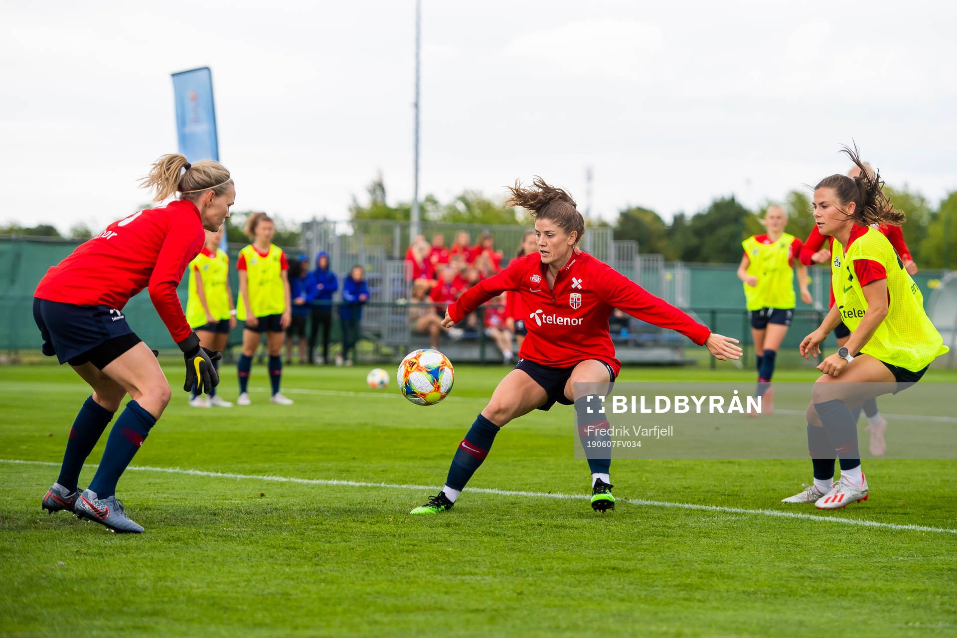Goalkeeper Ingrid Hjelmseth, Maren Nævdal Mjelde and