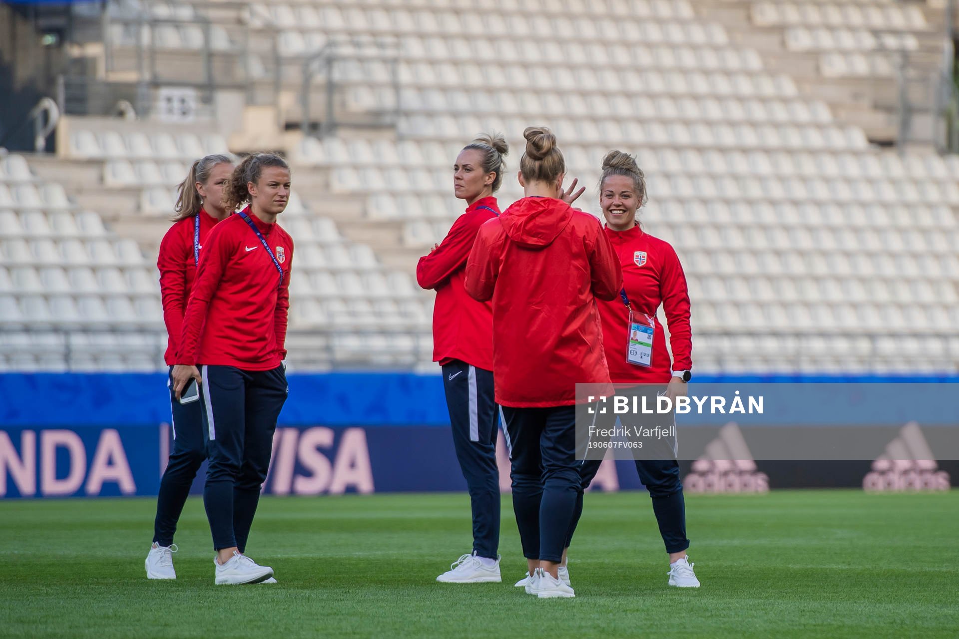Synne Skinnes Hansen, Stine Hovland, Lisa-Marie Karlseng
