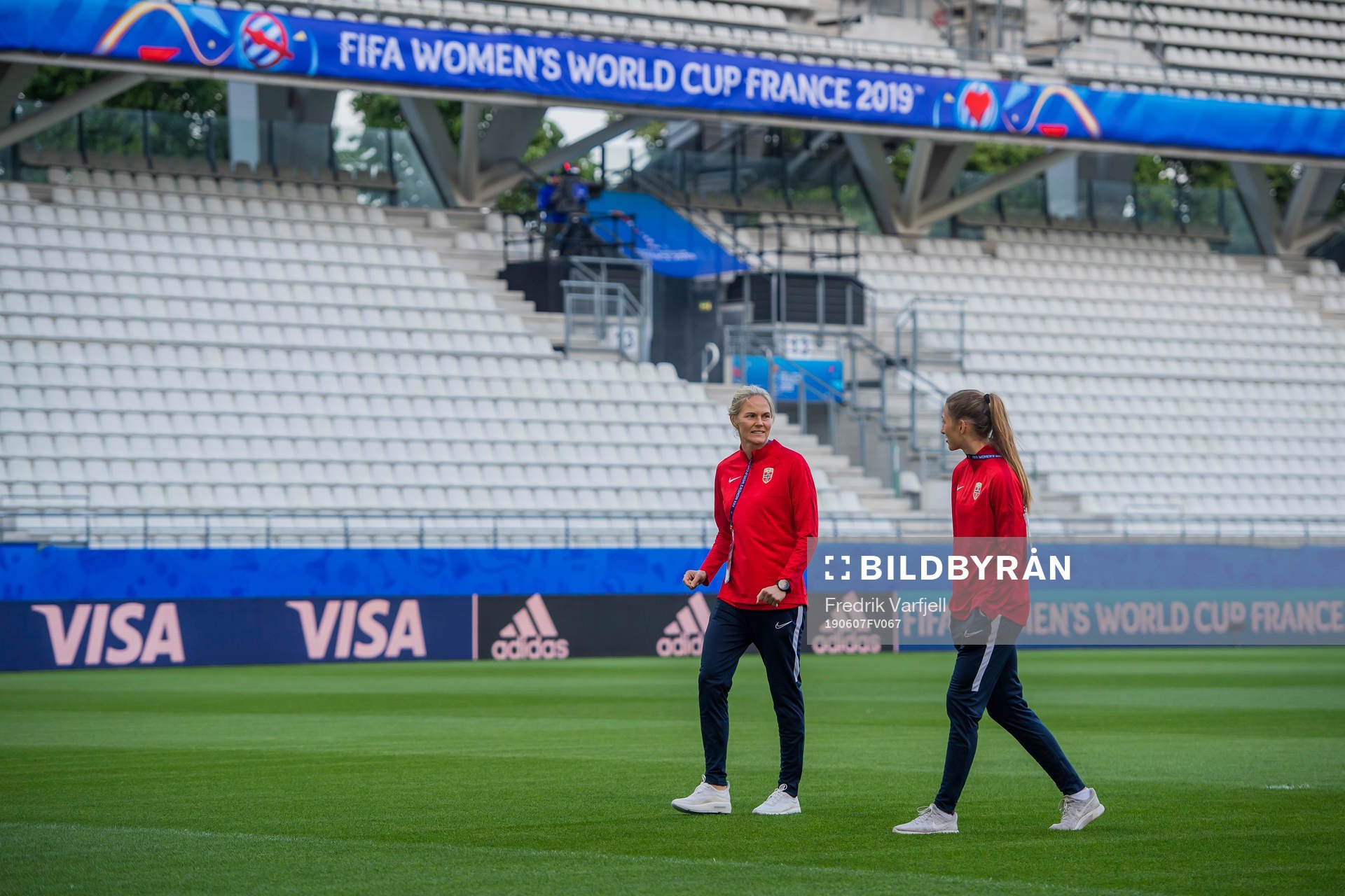 Goalkeeper Ingrid Hjelmseth and goalkeeper Cecilie