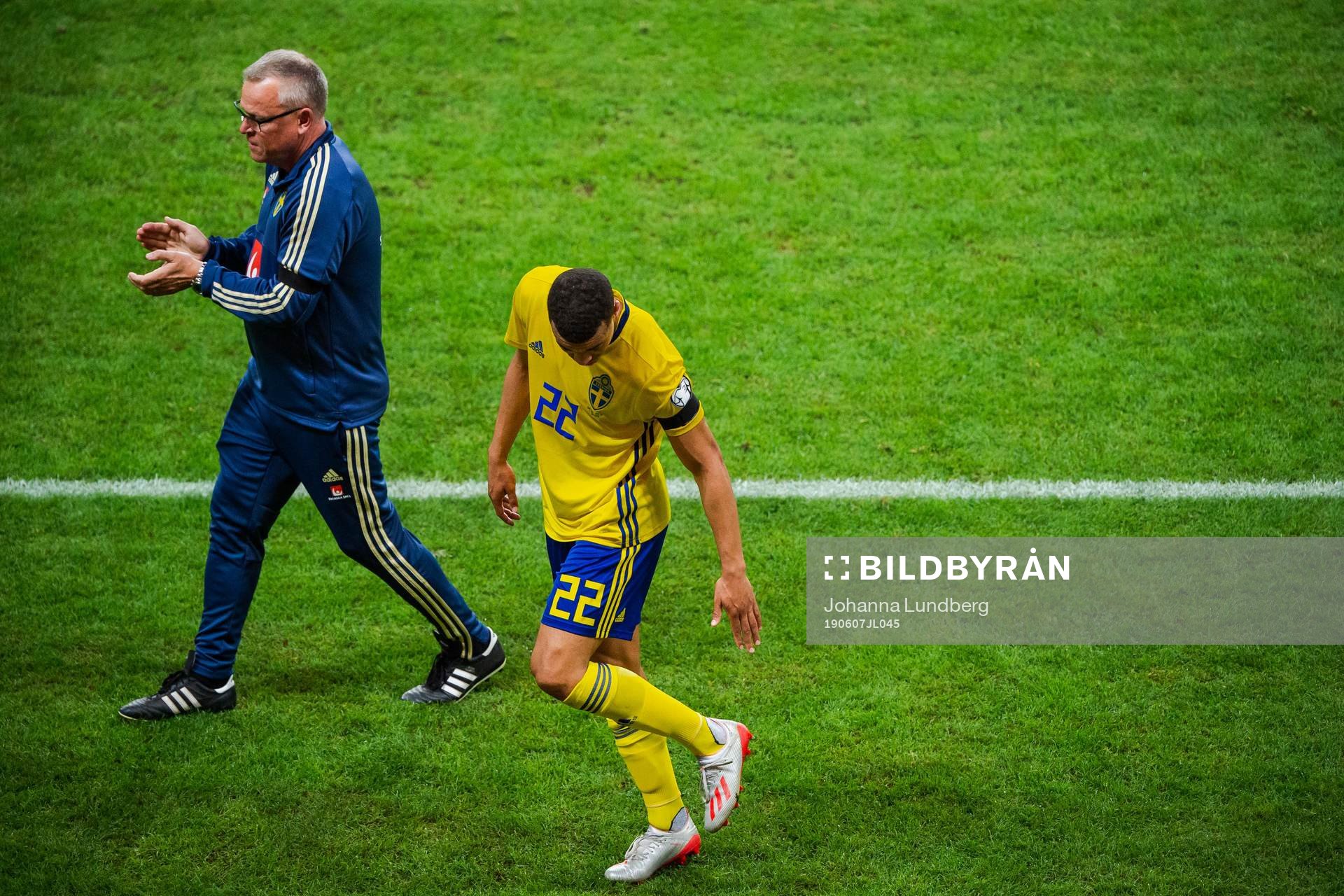 head coach Janne Andersson and Robin Quaison of Sweden