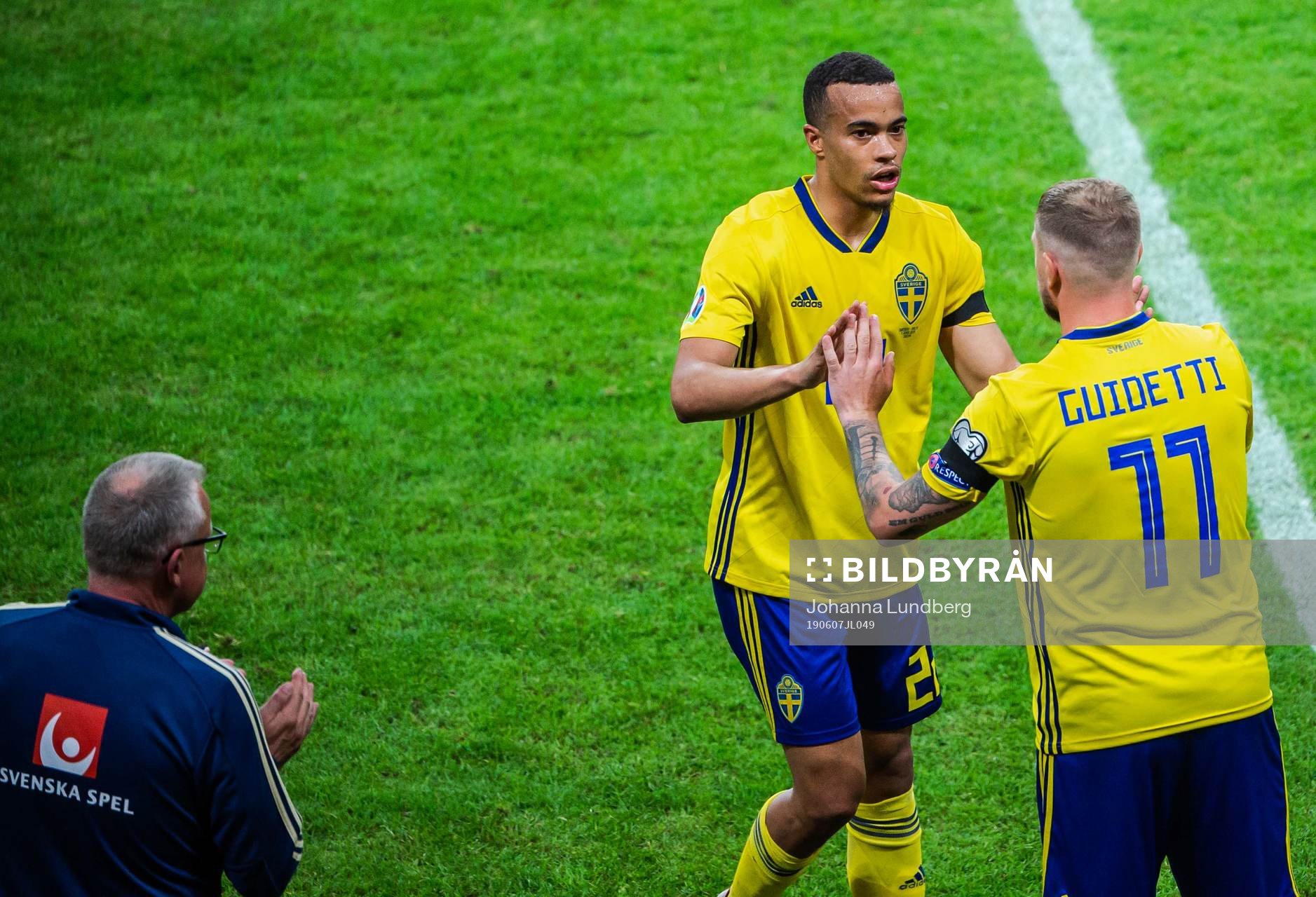 Robin Quaison changes with John Guidetti of Sweden