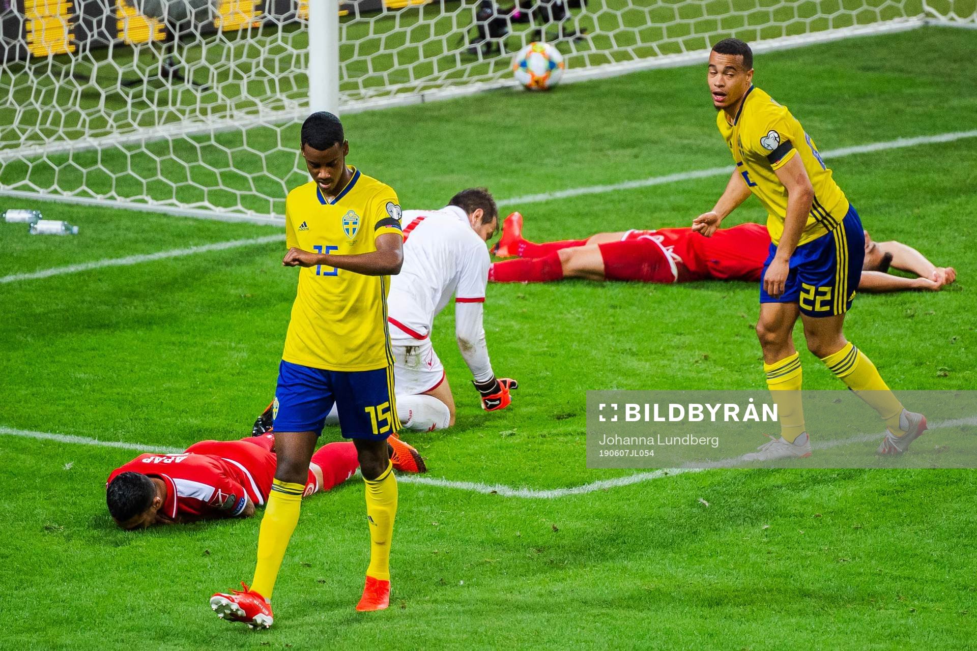 Alexander Isak and Robin Quaison of Sweden celebrate
