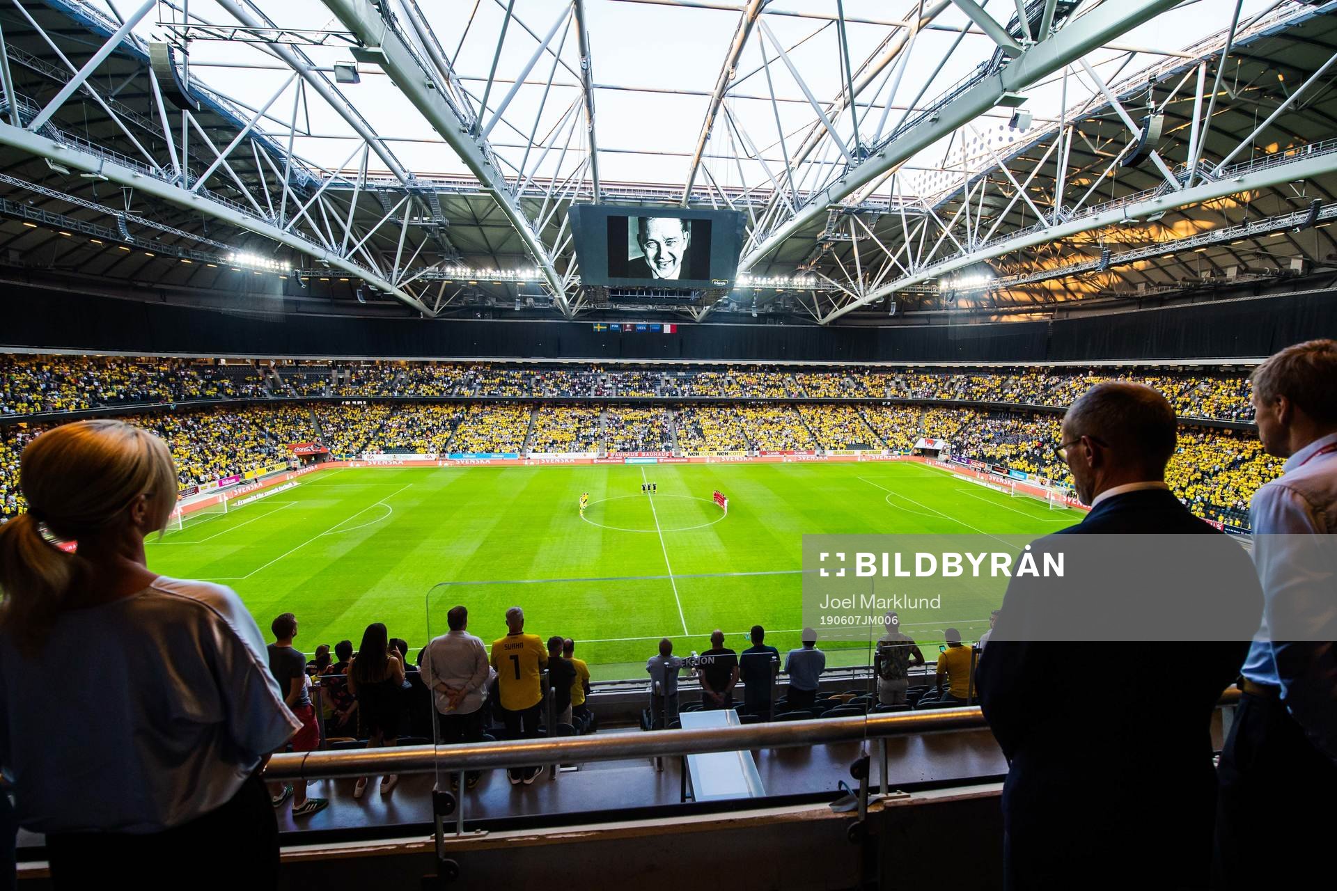 A silent minute to honor former UEFA president Lennart