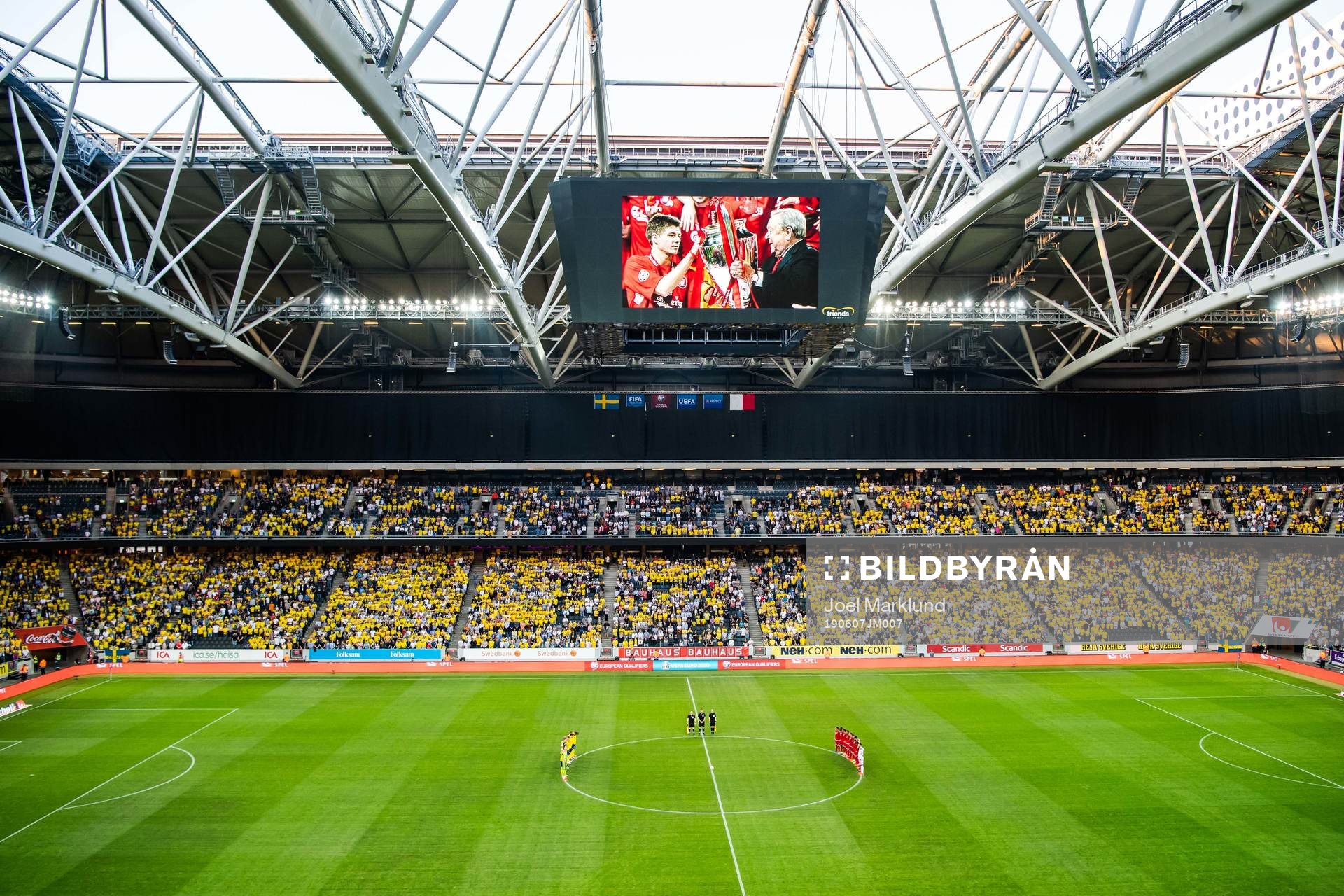 A silent minute to honor former UEFA president Lennart