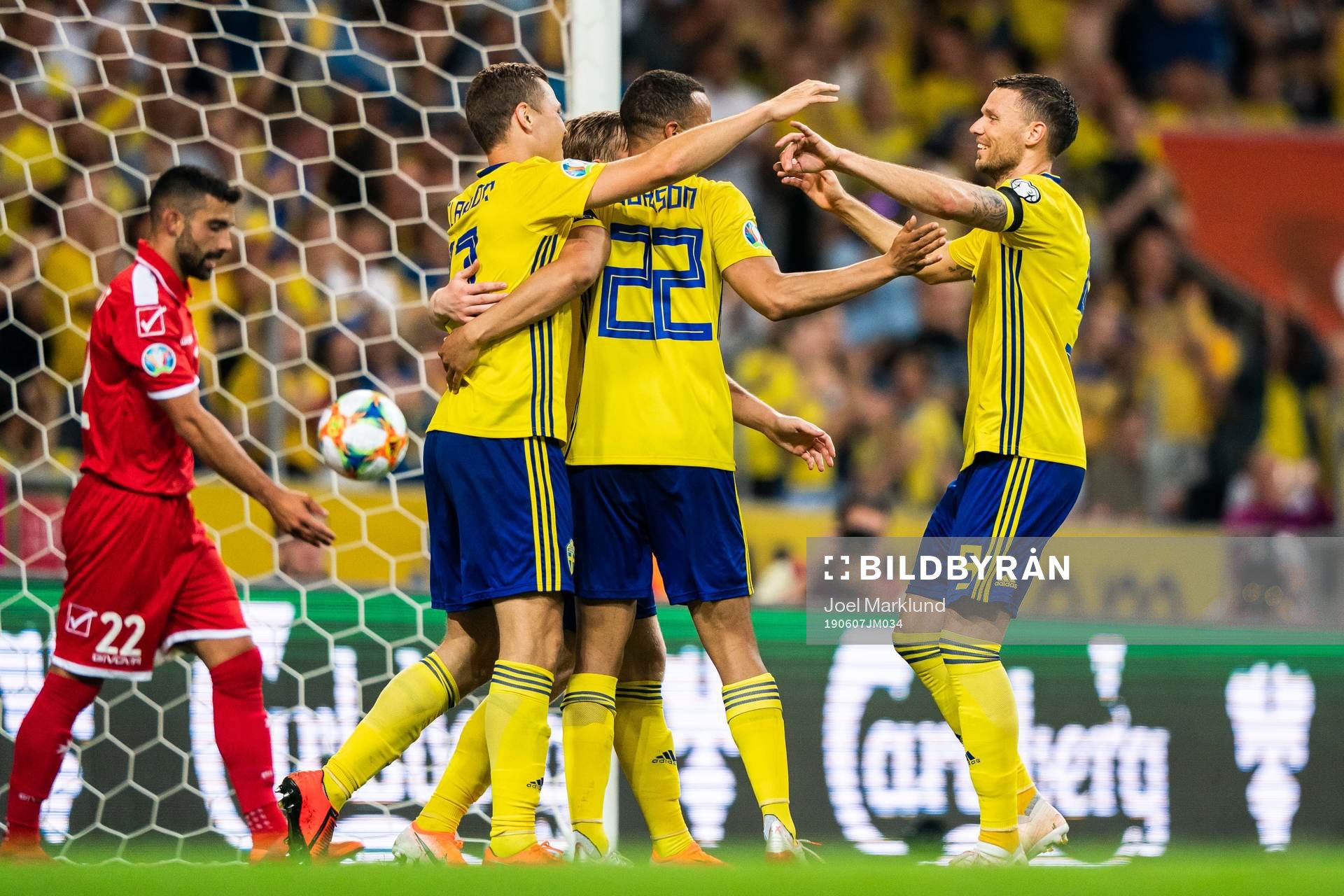 Viktor Claesson celebrate with Robin Quaison and Marcus Berg