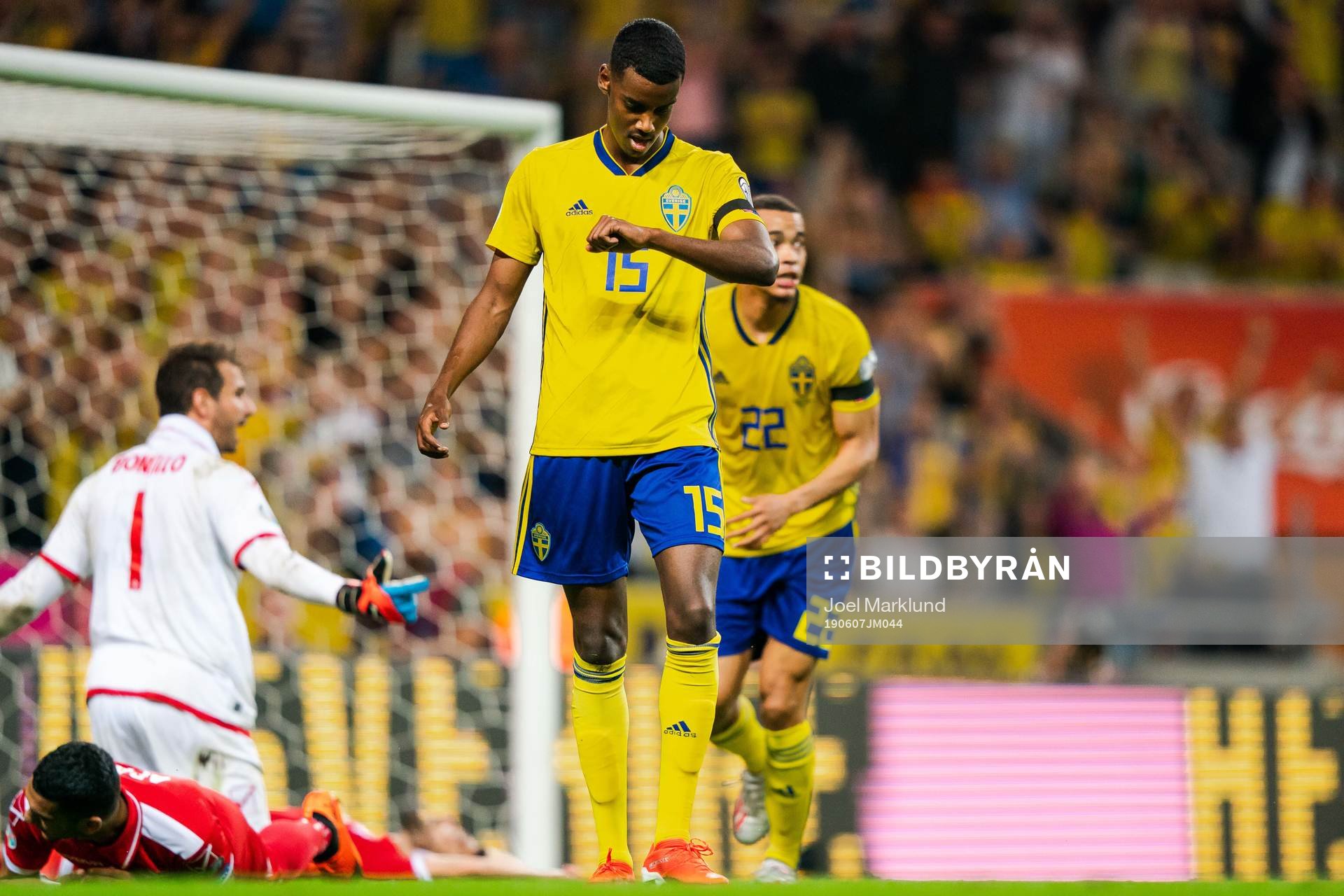 Alexander Isak of Sweden celebrates