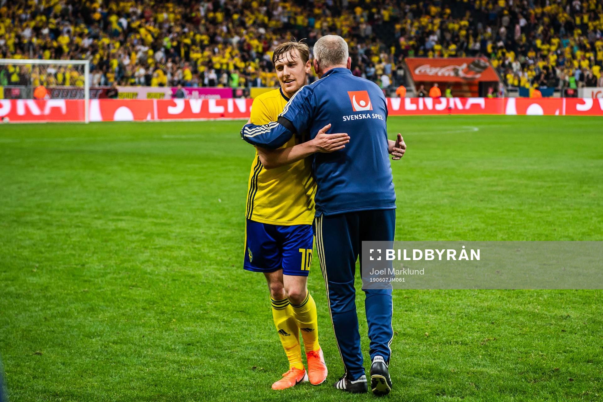 Emil Forsberg and head coach Janne Andersson of Sweden