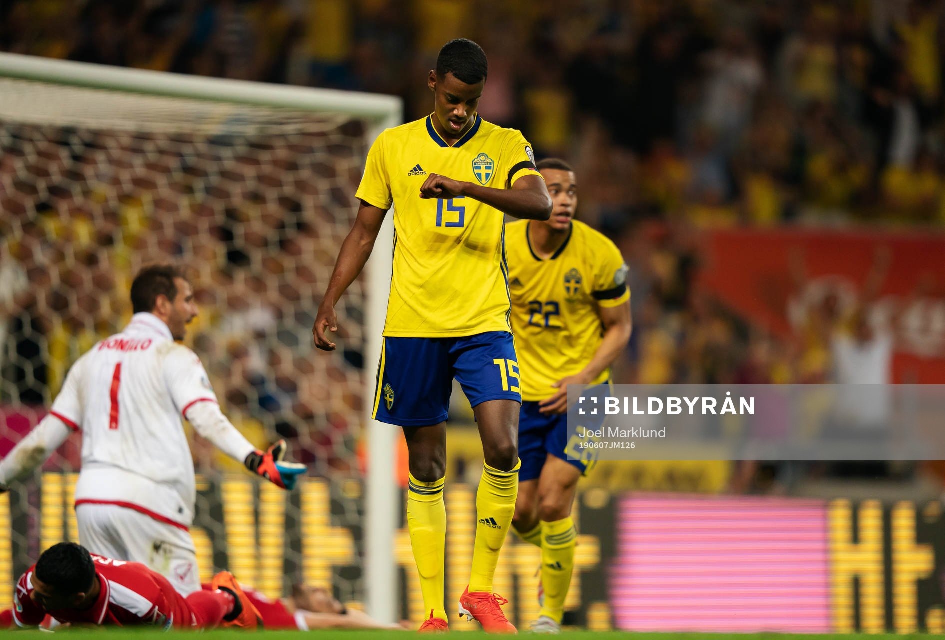 Alexander Isak of Sweden celebrates