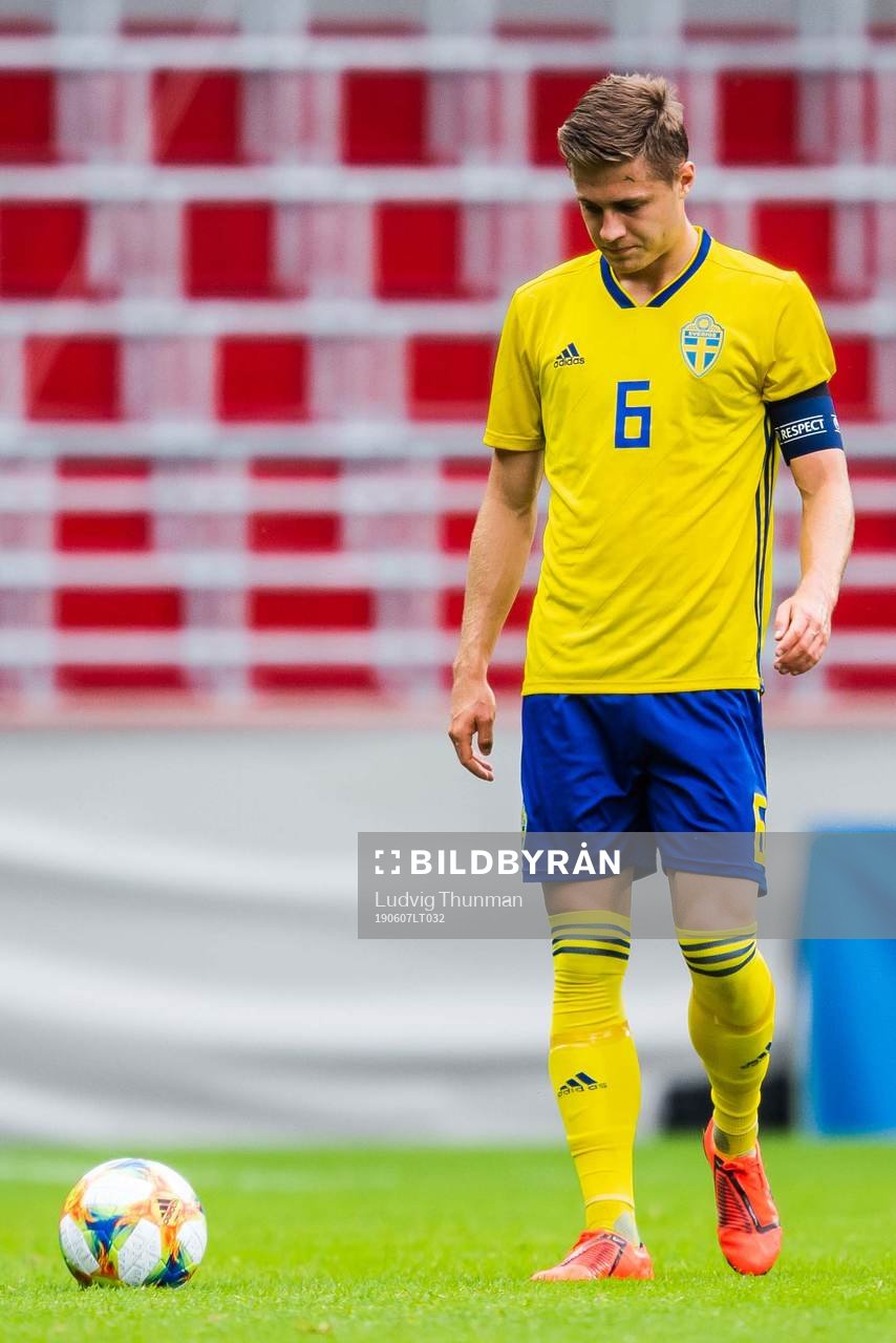 Mattias Svanberg of Sweden looks dejected