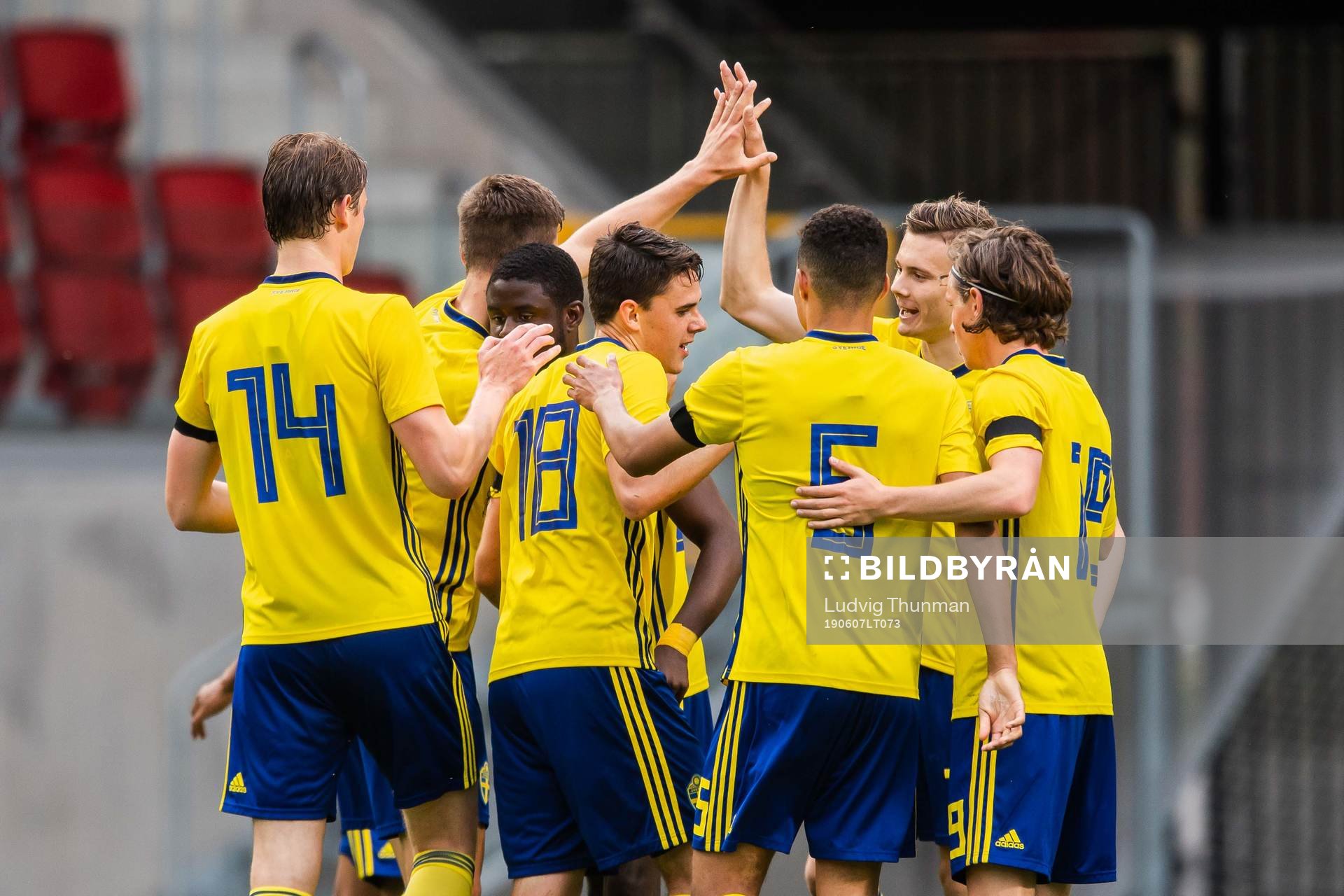 Benjamin Mbunga Kimpioka of Sweden celebrate with teammates after 2-1 during the under 21 friendly match between Sweden and Norway on June 7, 2019 in Helsingborg.