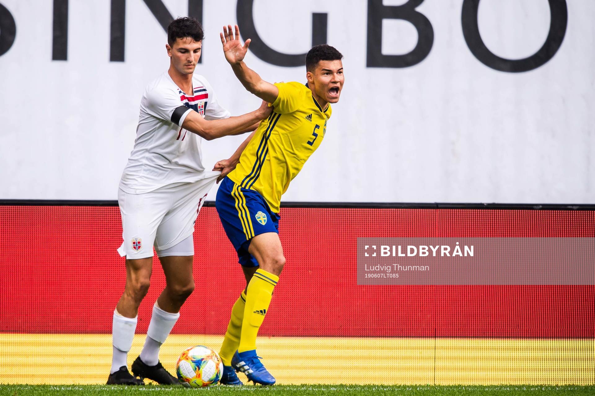 Lars Olden Larsen of Norway and Alexander Jallow of Sweden