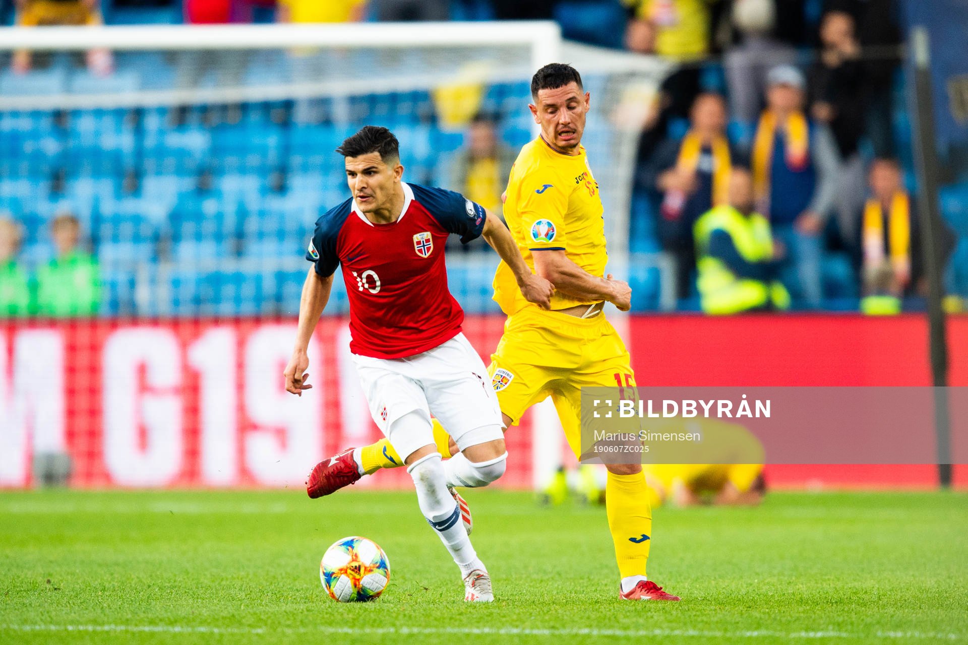 Tarik Elyounoussi of Norway and Paul Anton of Romania