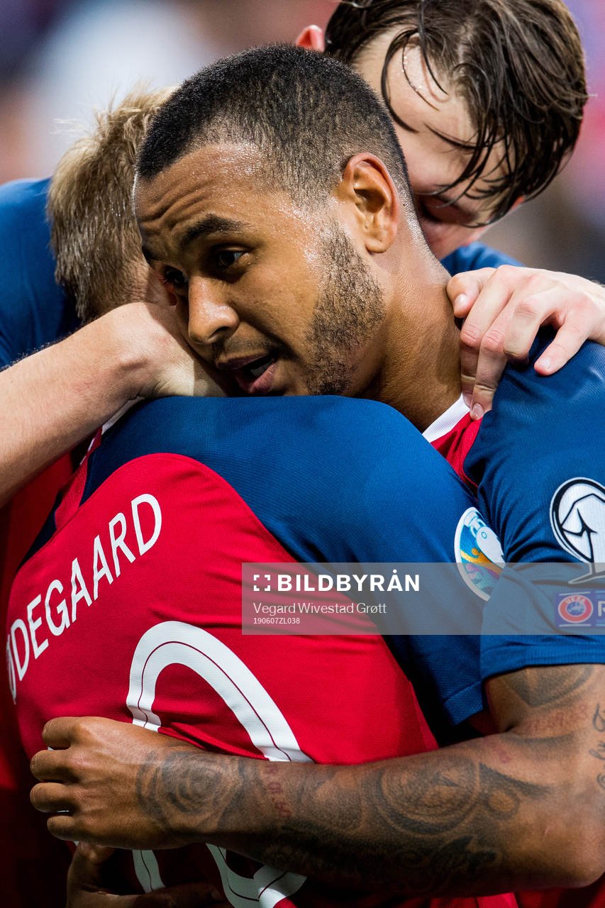 Joshua King of Norway celebrates with Martin Ødegaard