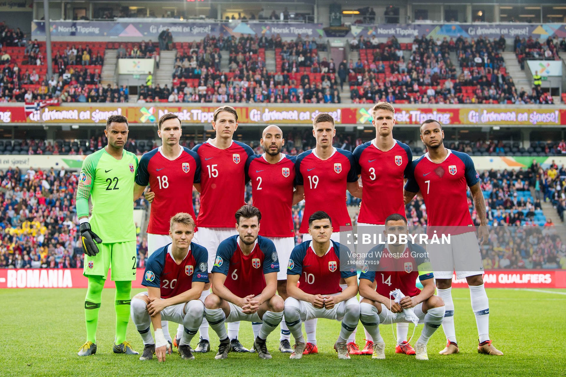 Goalkeeper Sten Grytebust (2nd row), Ole Kristian Selnæs,