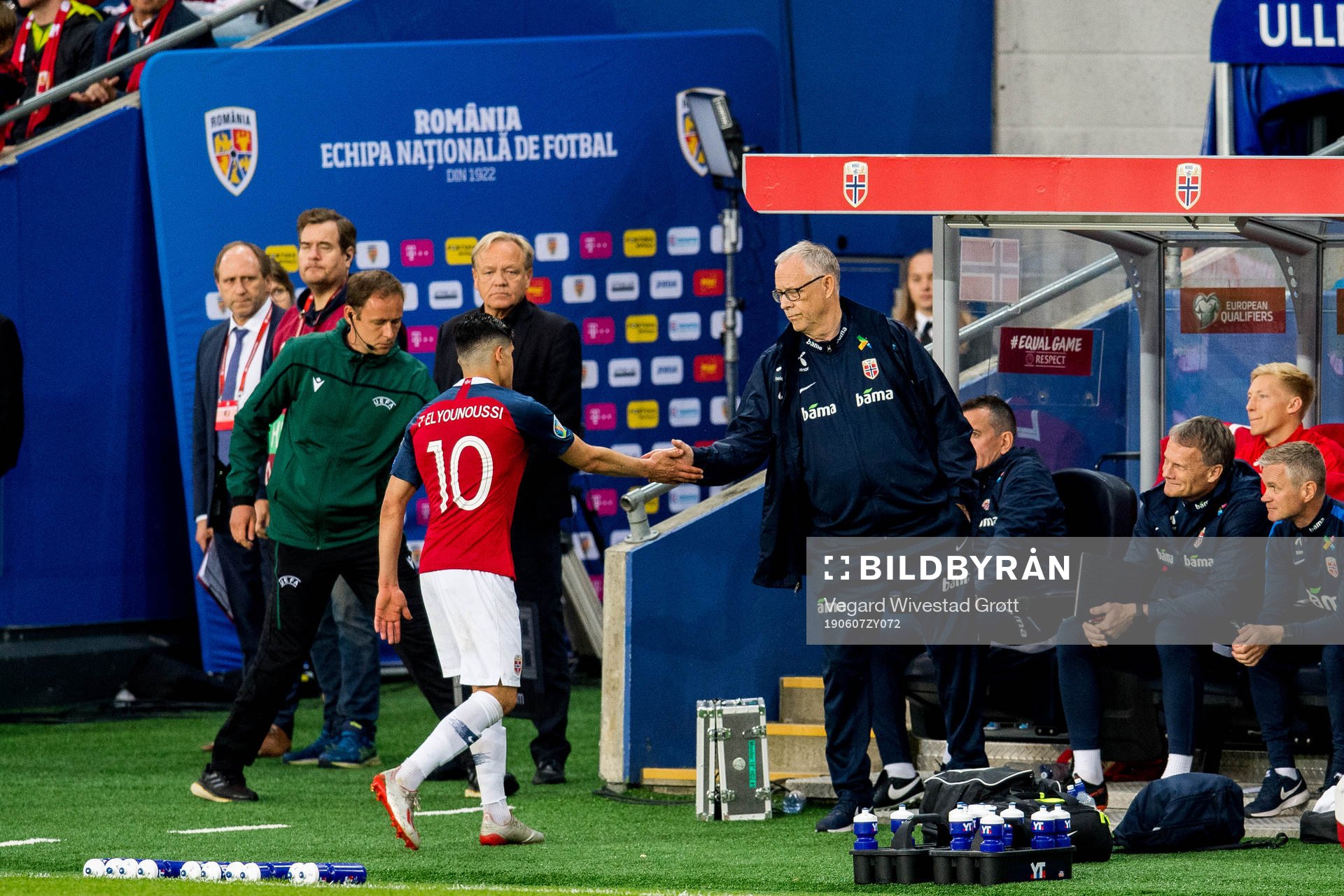 Tarik Elyounoussi and Lars Lagerbäck, head coach of Norway
