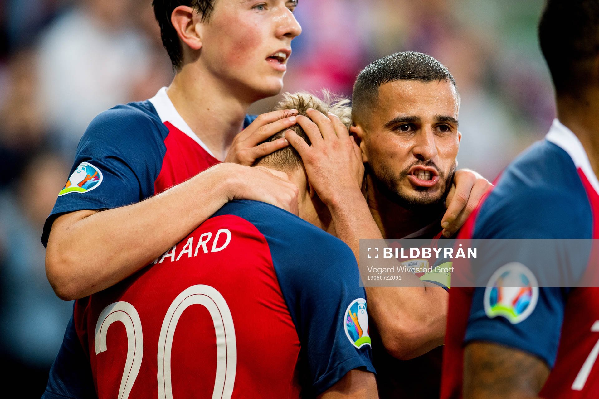 Martin Ødegaard of Norway celebrates with teammates Sander