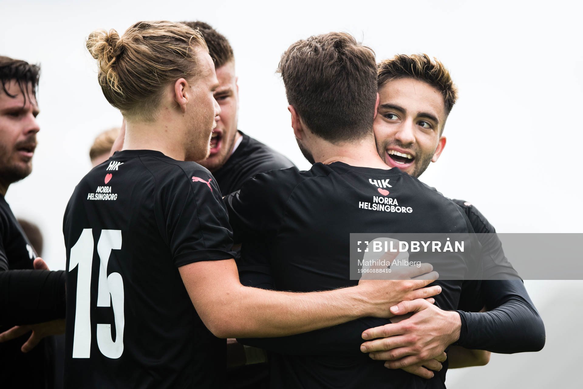 Hittarps Mouhamed Fahs jublar med Edis Agelius
