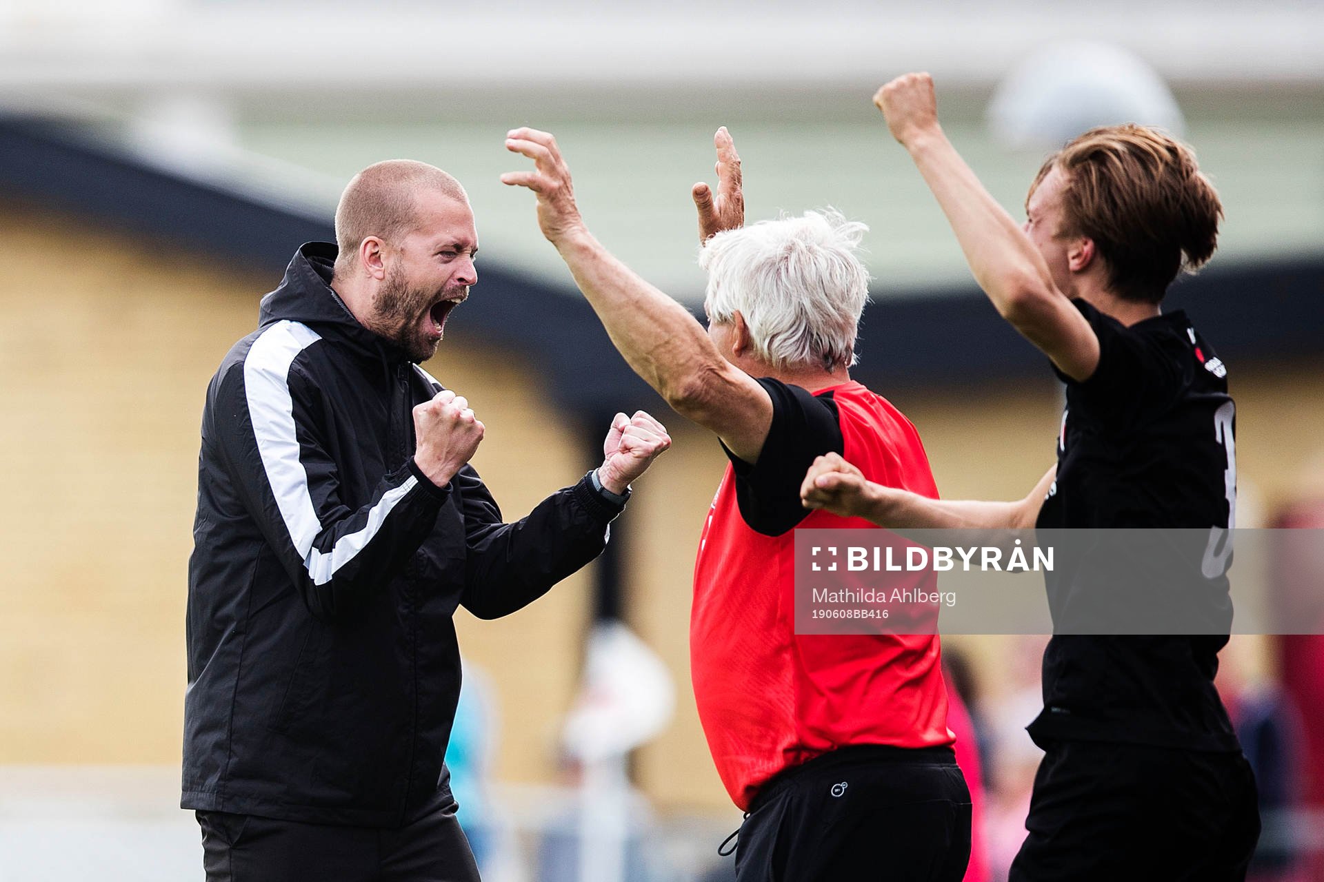  Hittarps tränare Anders Schönberg  jublar under fotbollsmatchen i Division 2 Västra Götaland mellan Hittarp och Ängelholm den 8 juni 2019 i Helsingborg. 