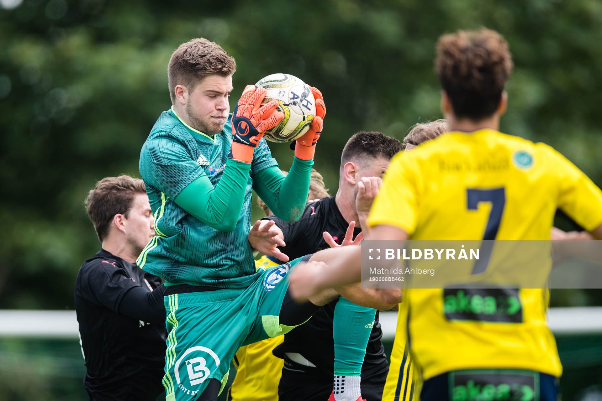 Ängelholms målvakt Robin Streifert räddar