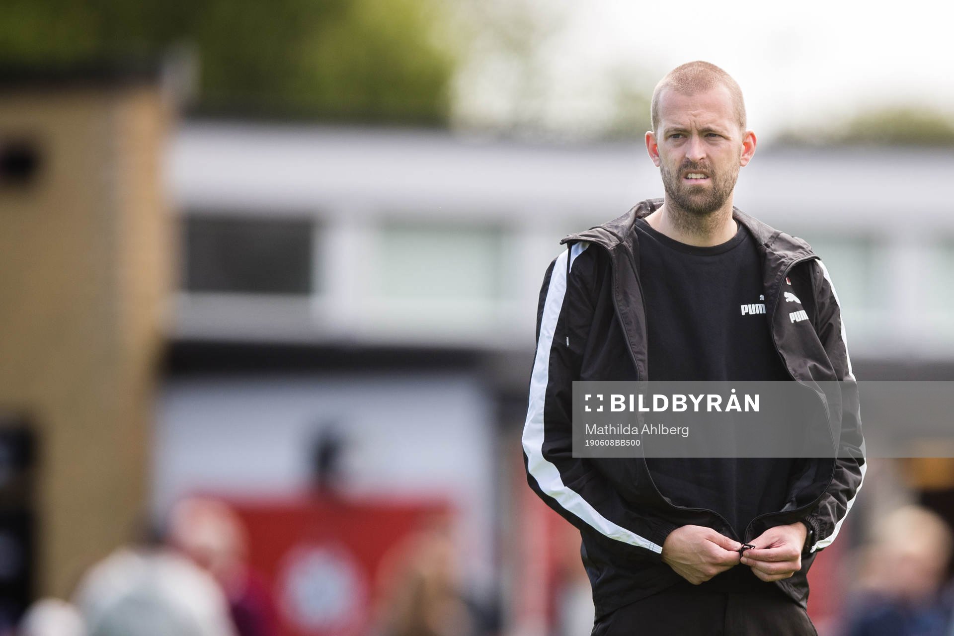 Hittarps tränare Anders Schönberg under fotbollsmatchen i Division 2 Västra Götaland mellan Hittarp och Ängelholm den 8 juni 2019 i Helsingborg.