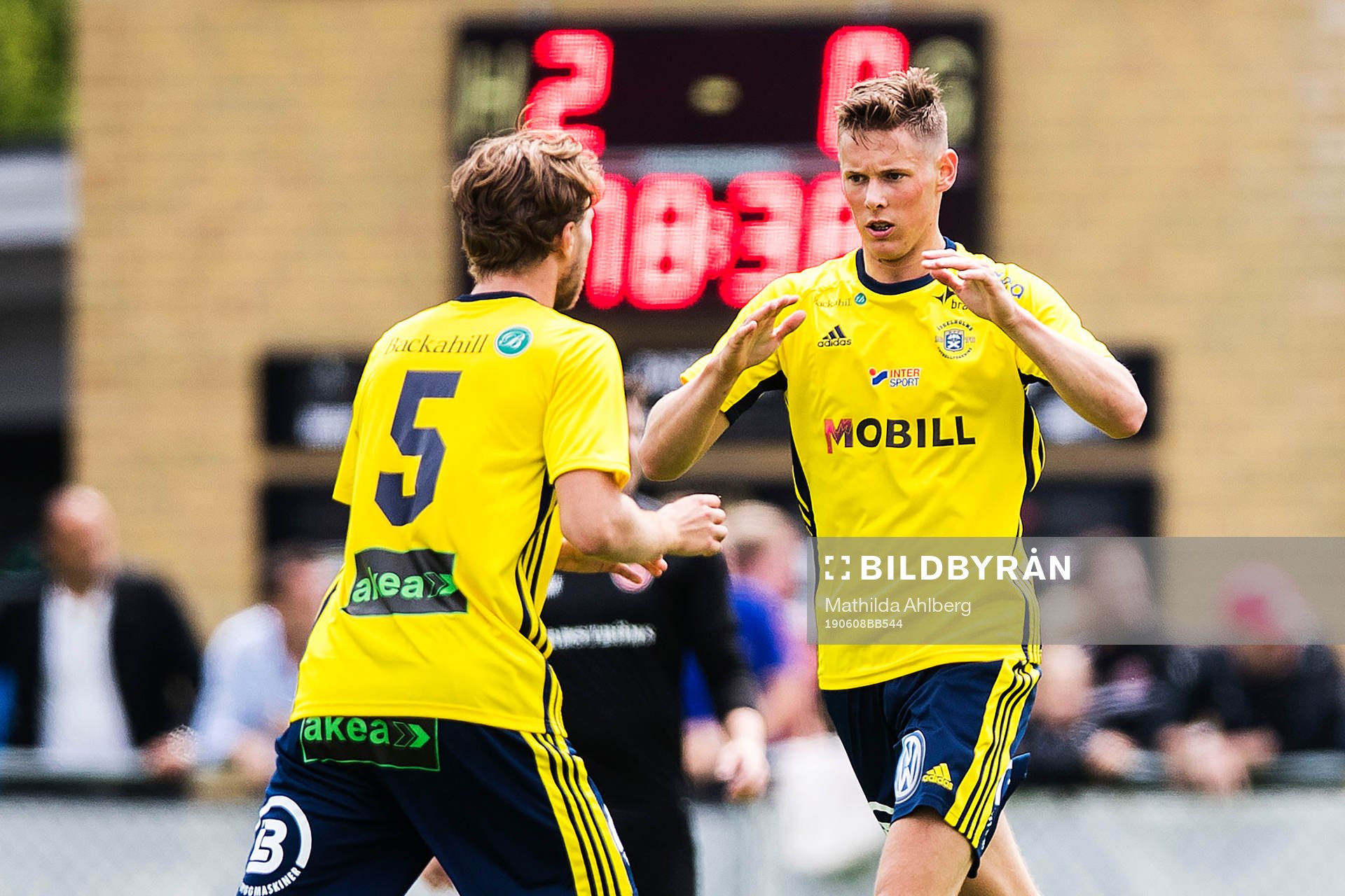 Ängelholms Philip Comnell jublar