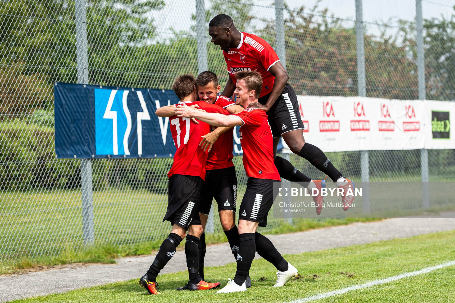 Limhamn Bunkeflos spelare jublar