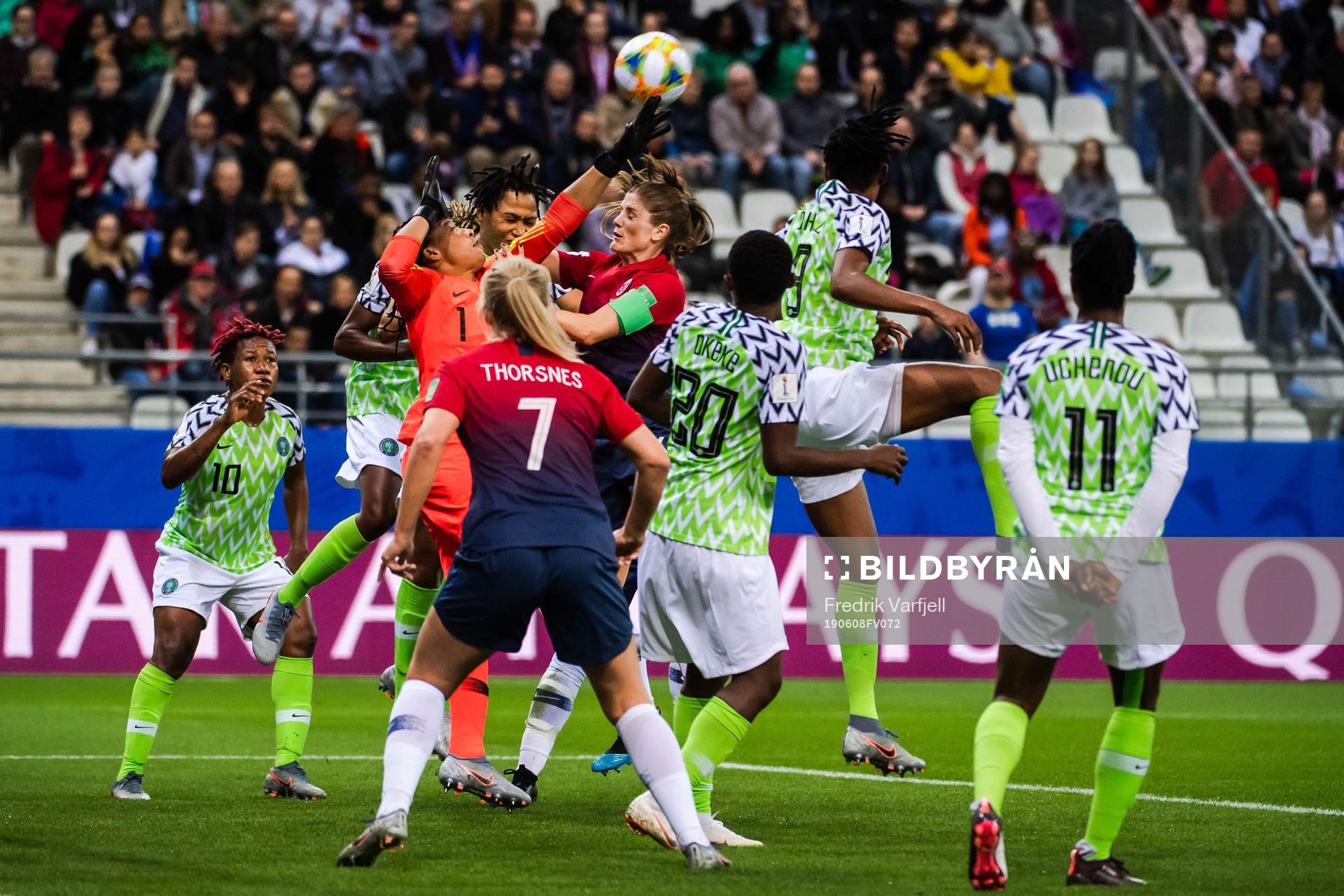 Goalkeeper Tochukwu Oluehi of Nigeria and Maren Nævdal