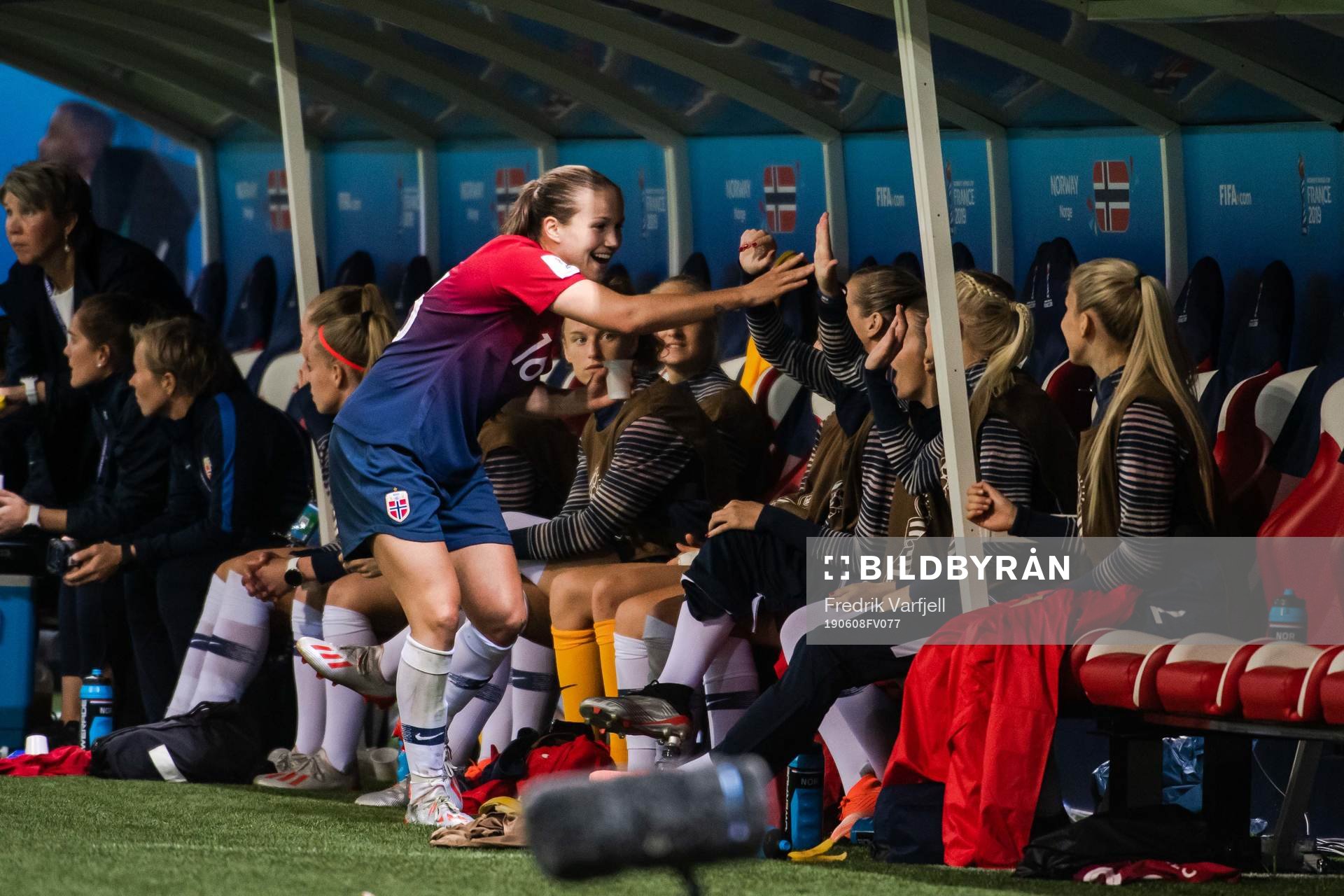 Guro Reiten of Norway celebrate with teammates