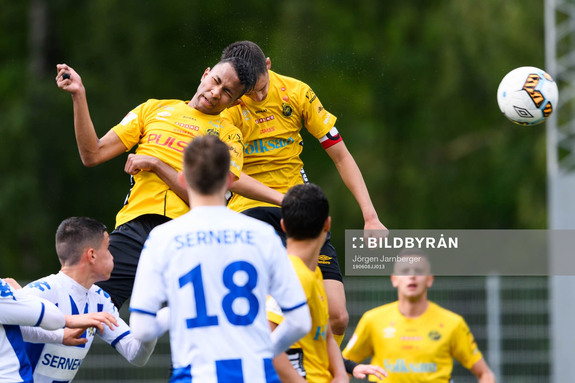 Elfsborgs Zakkar Alissa (vänster) nickar in 1-1