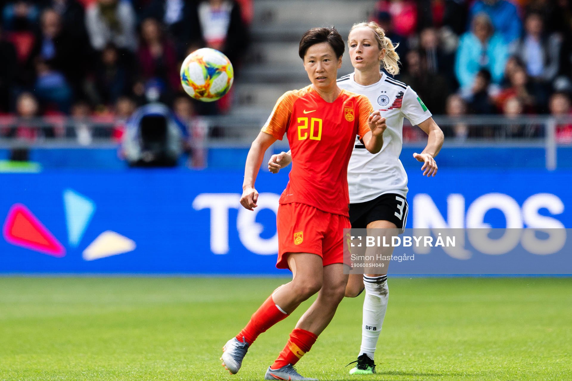 Rui Zhang of China and Kathrin Hendrich of Germany