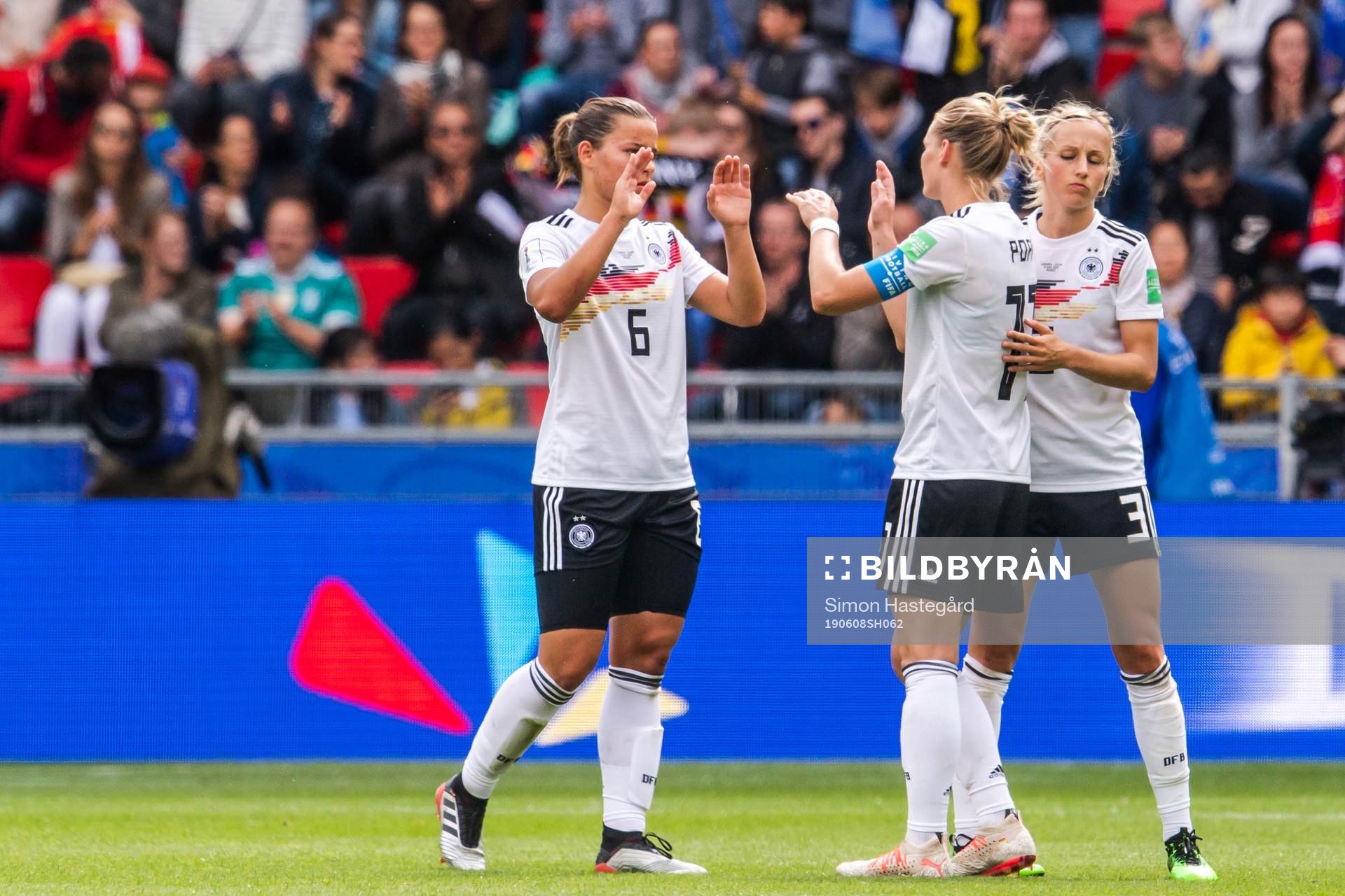 Lena Oberdorf, Alexandra Popp and Kathrin Hendrich of